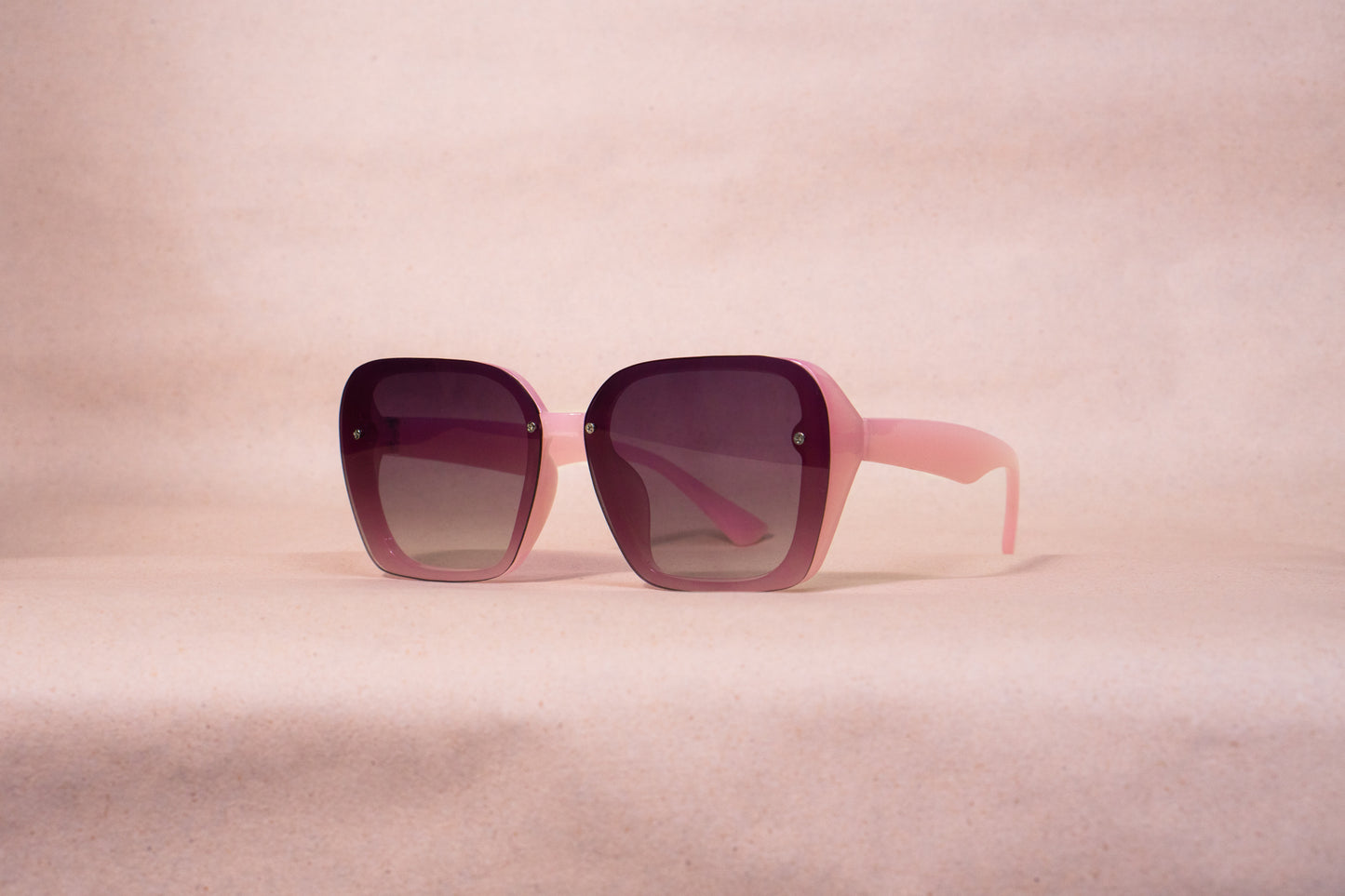60. Celebrity sunglasses UV400 Retina protected cooling glass