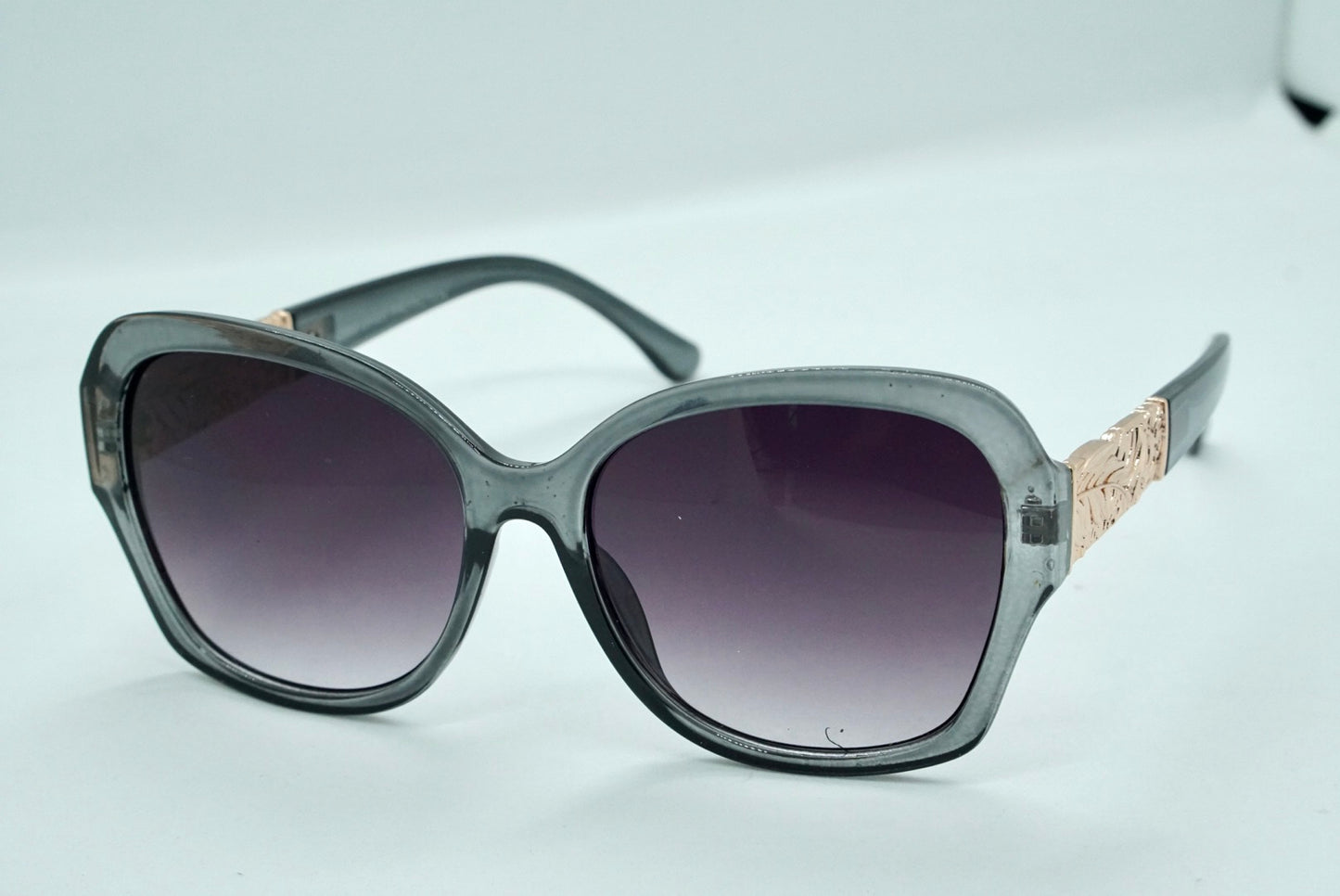 96. Celebrity sunglasses UV400 Retina protected cooling glass