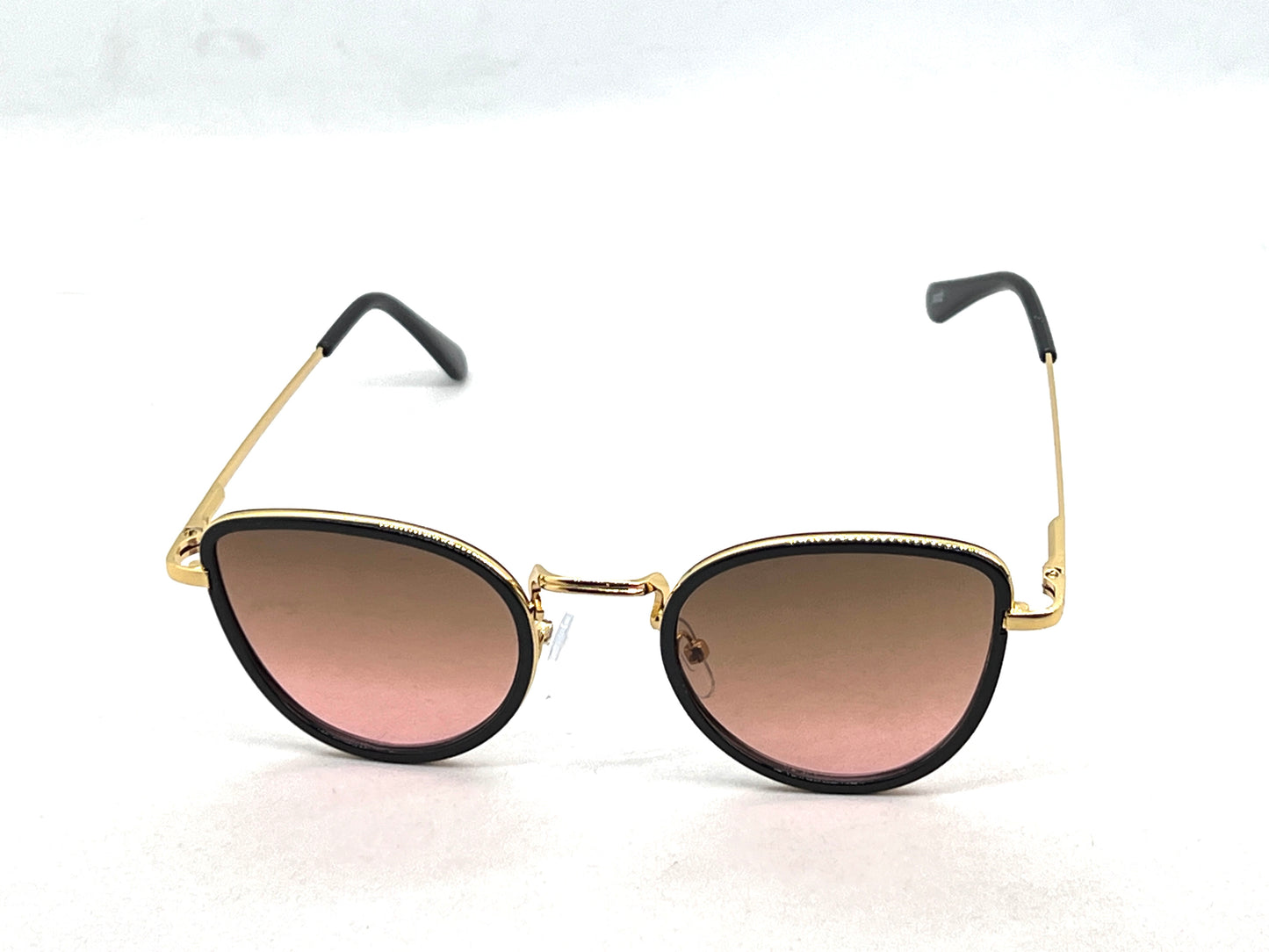 19.Celebrity glass UV400 Retina protected colling glass 5 April