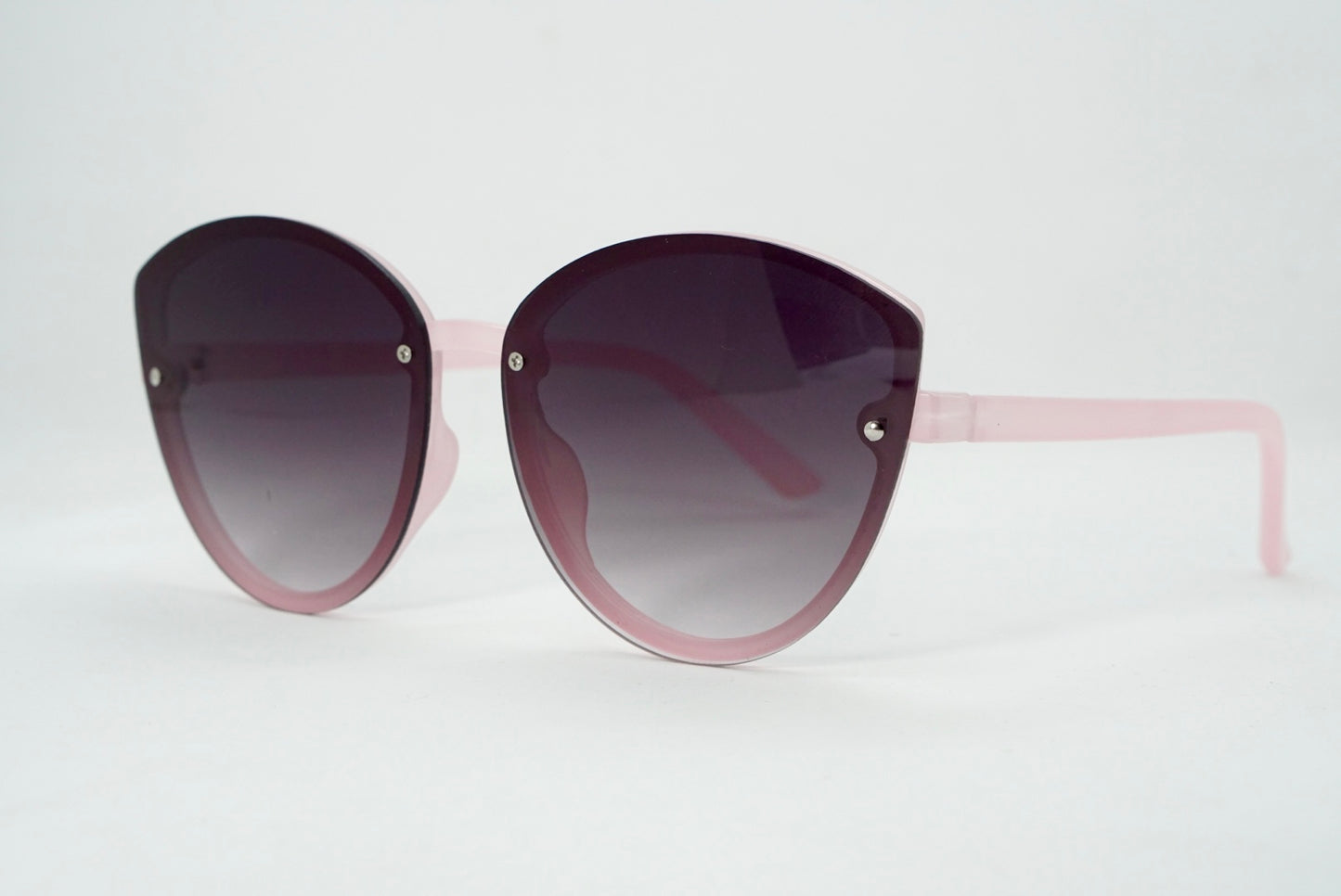 42. Celebrity sunglasses UV400 Retina protected cooling glass