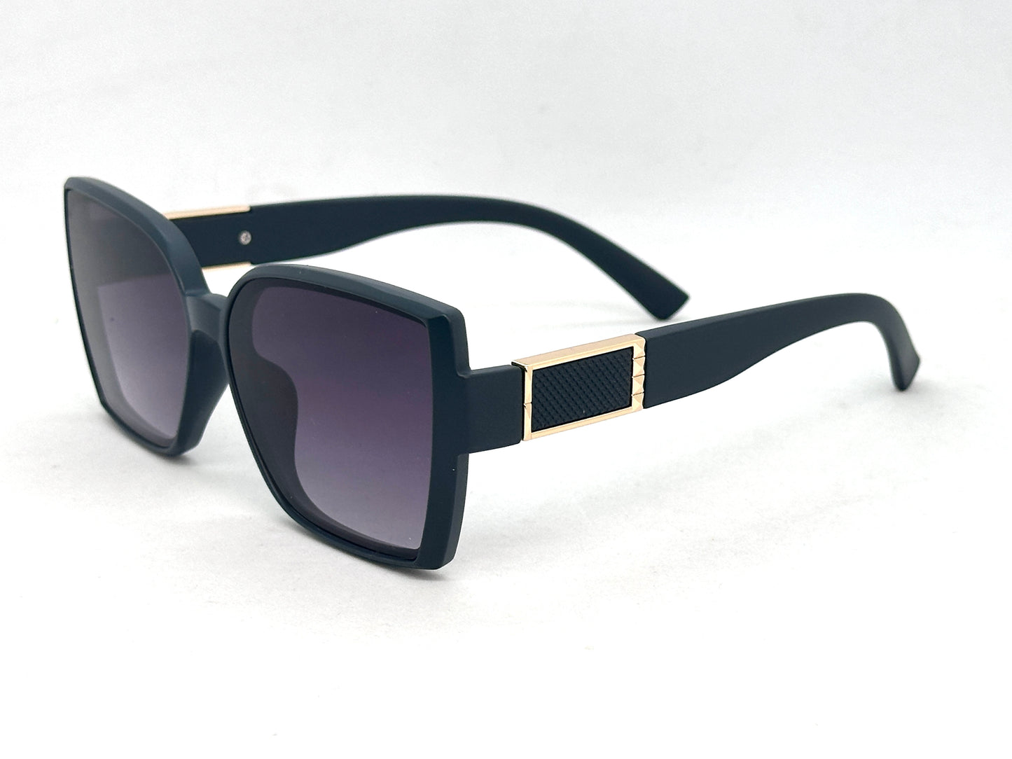 22.Celebrity glass UV400 Retina protected colling glass 11 April