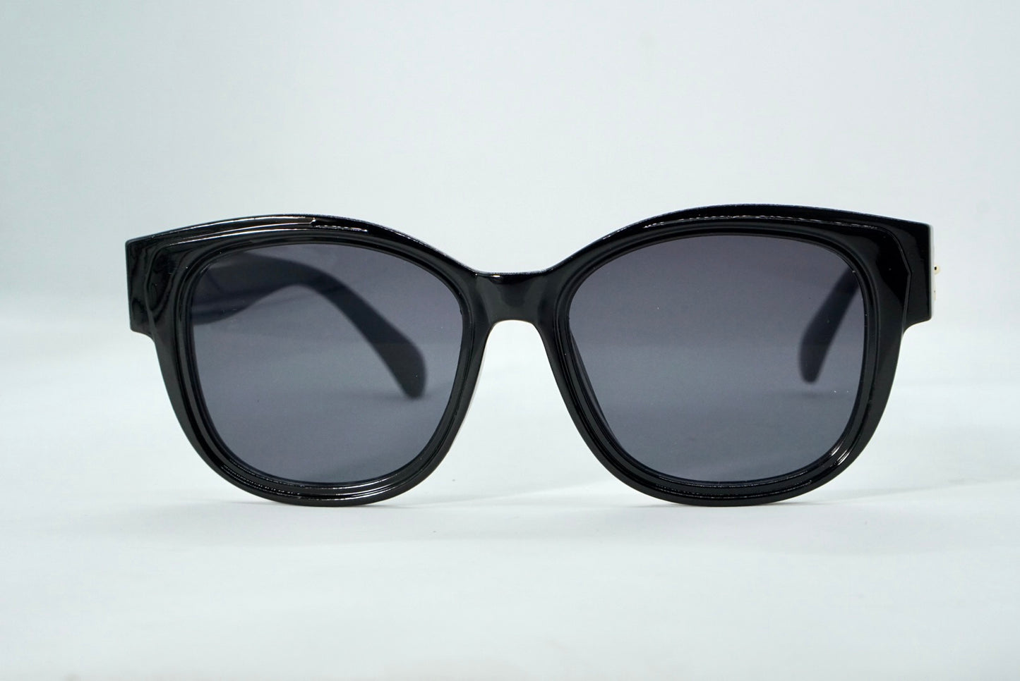 240. Celebrity sunglasses UV400 Retina protected cooling glass