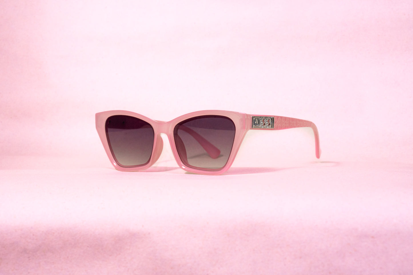 281. Celebrity sunglasses UV400 Retina protected cooling glass