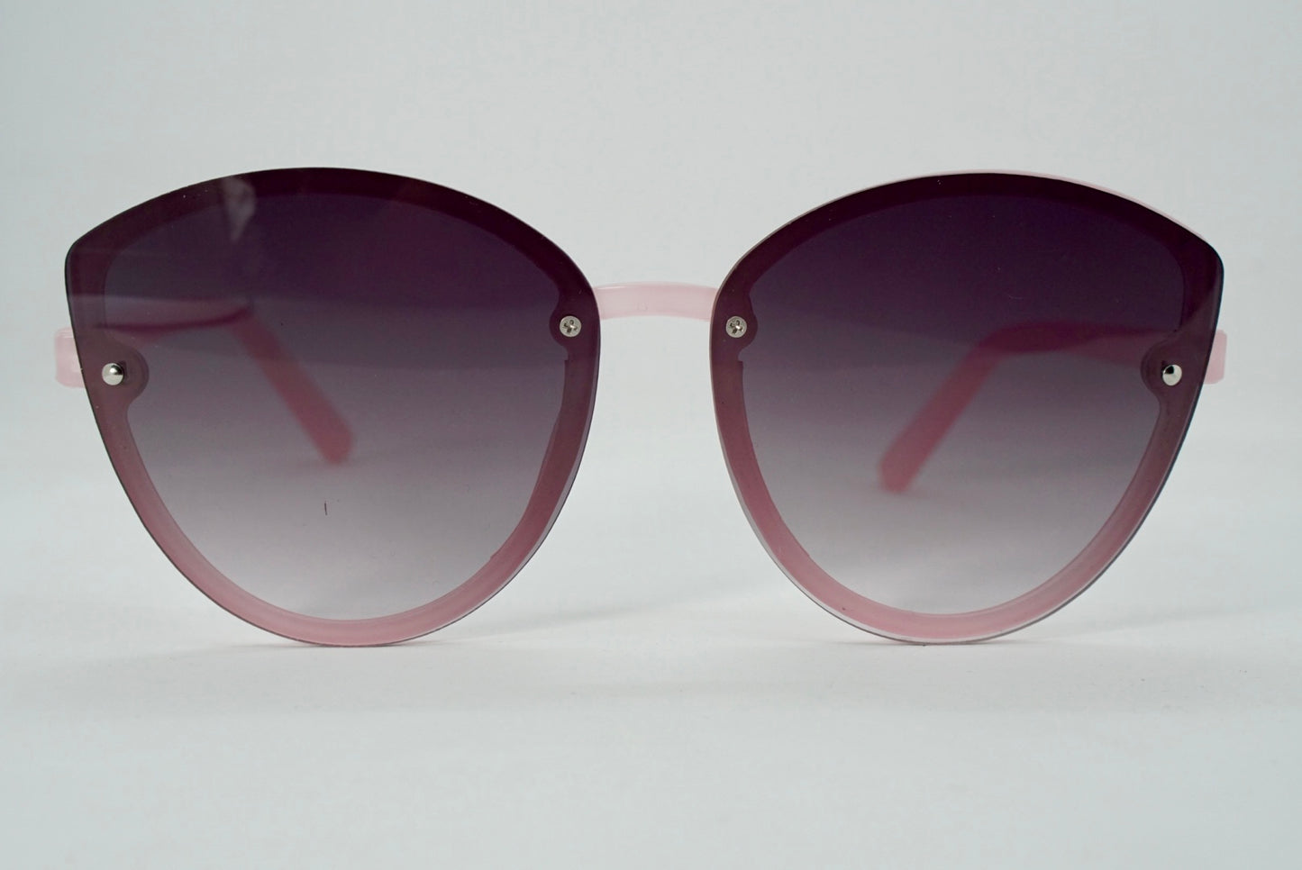 42. Celebrity sunglasses UV400 Retina protected cooling glass