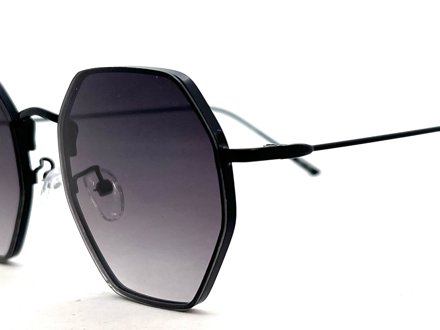 31.Celebrity glass UV400 Retina protected colling glass 5 April