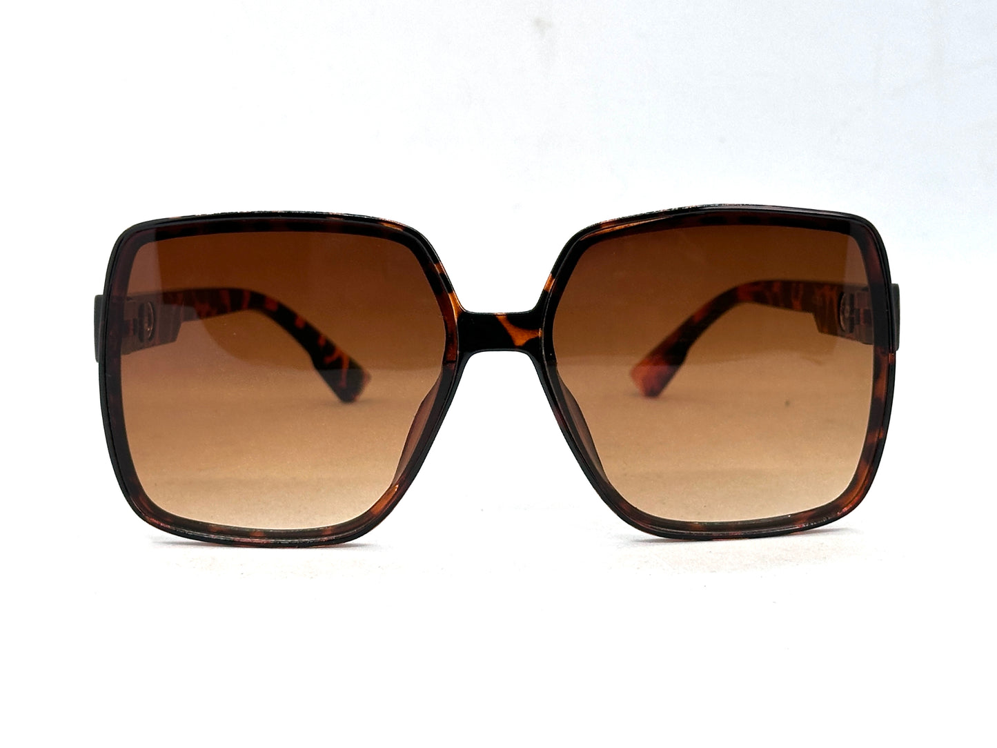 28.Celebrity glass UV400 Retina protected colling glass 6 April