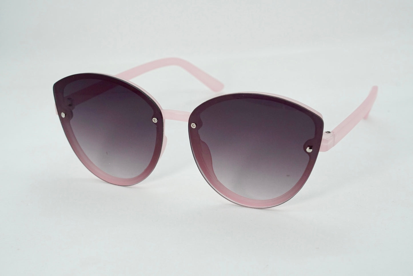 42. Celebrity sunglasses UV400 Retina protected cooling glass