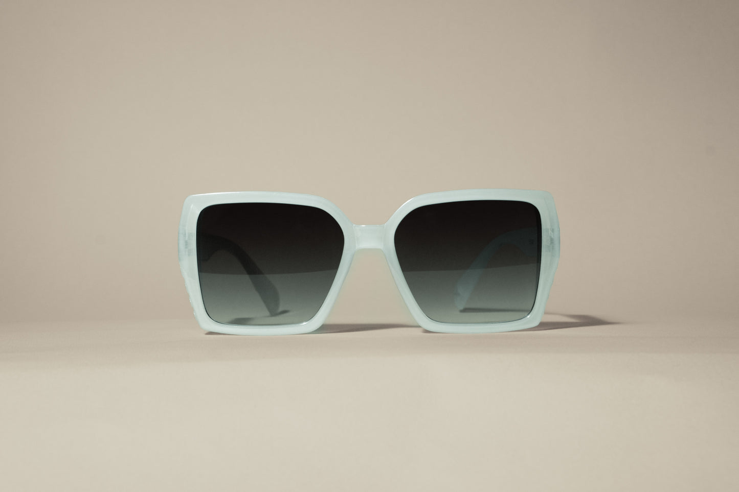 412. Celebrity sunglasses UV400 Retina protected cooling glass