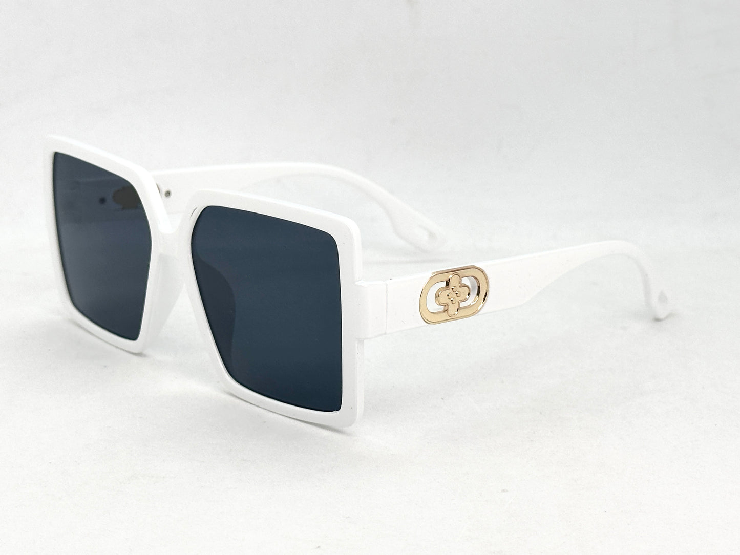 29.Celebrity glass UV400 Retina protected colling glass 8 April
