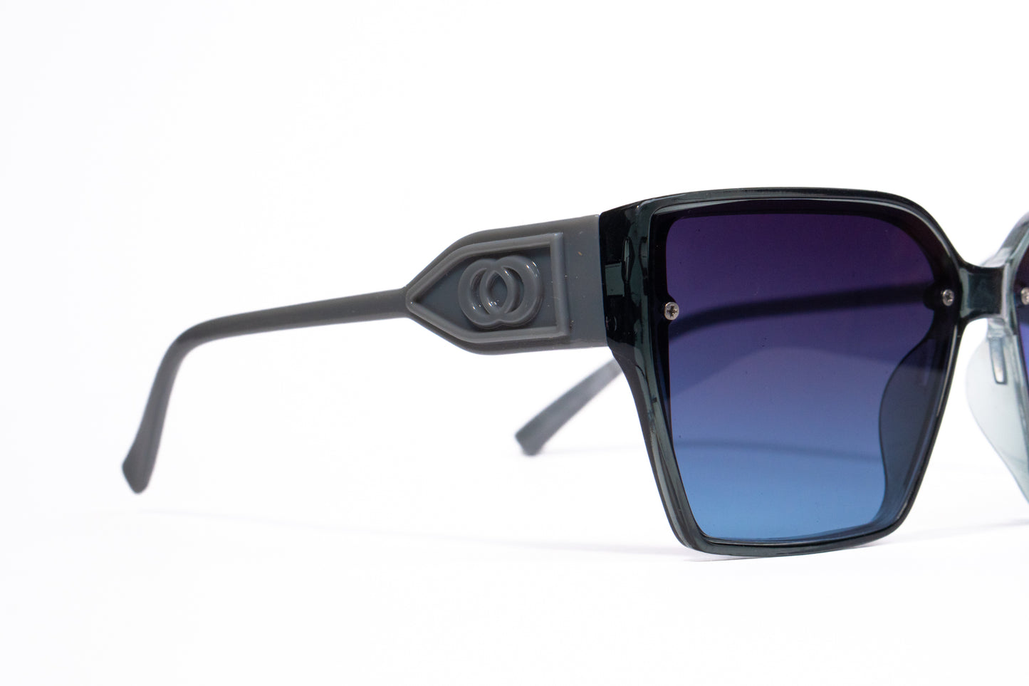 442. Celebrity sunglasses UV400 Retina protected cooling glass