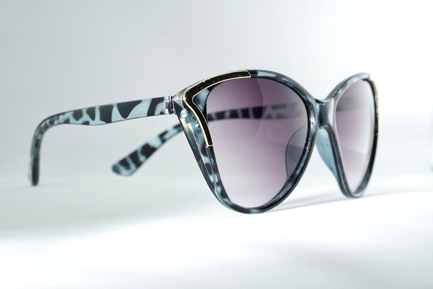 120. Celebrity sunglasses UV400 Retina protected cooling glass