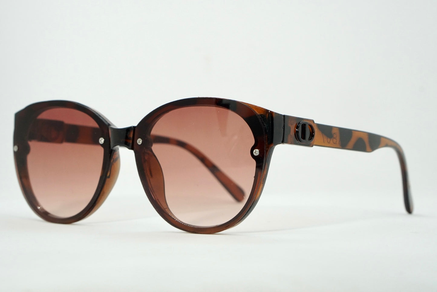 143. Celebrity sunglasses UV400 Retina protected cooling glass