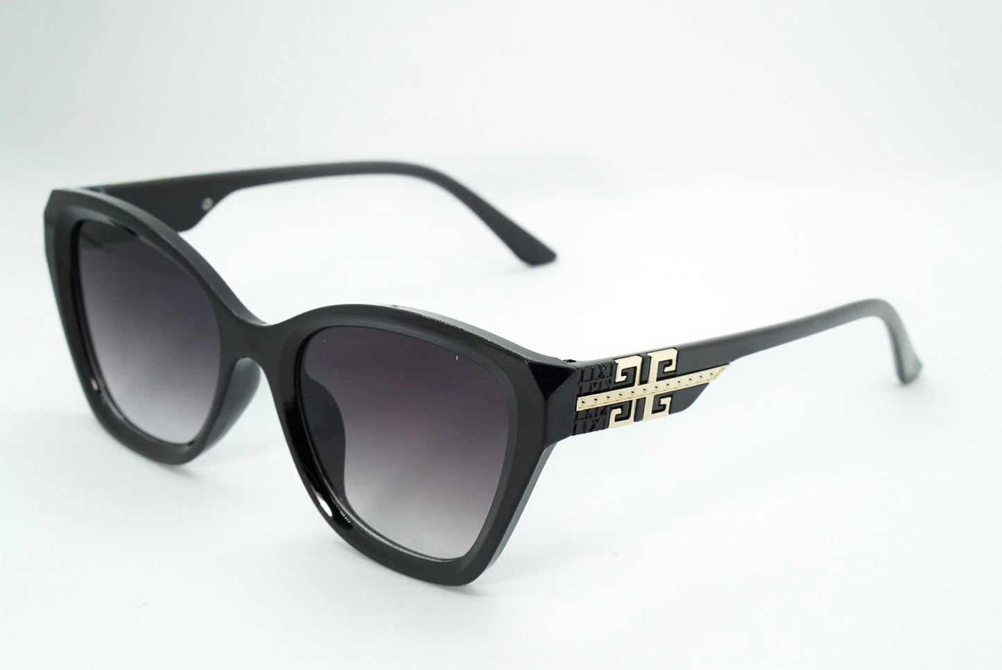 75. Celebrity sunglasses UV400 Retina protected cooling glass