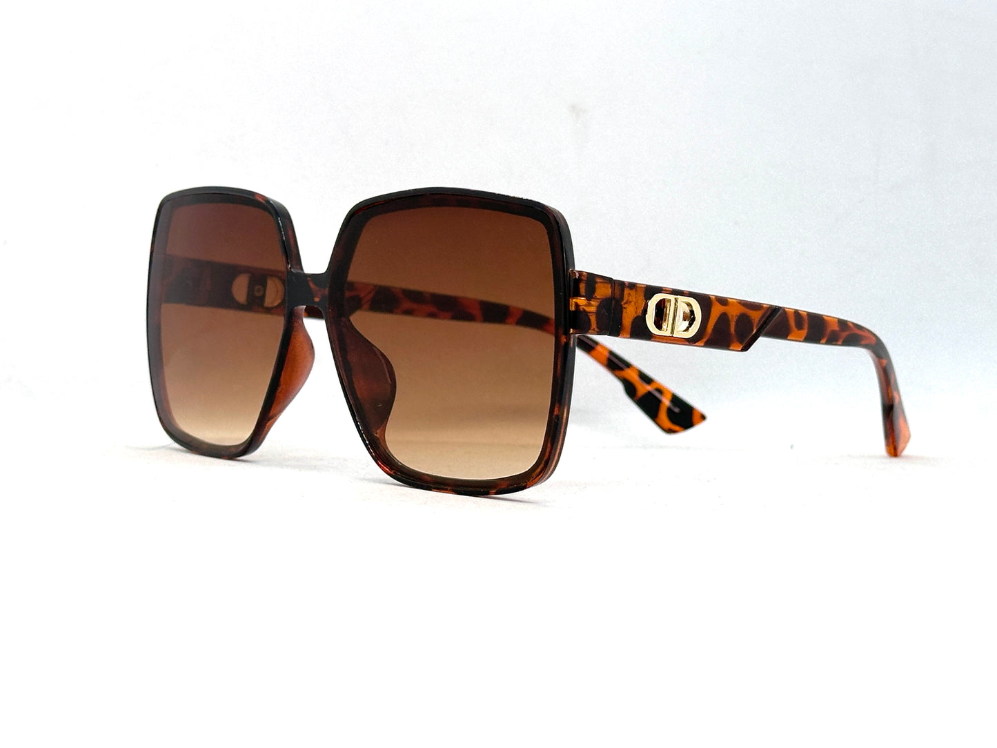 28.Celebrity glass UV400 Retina protected colling glass 6 April