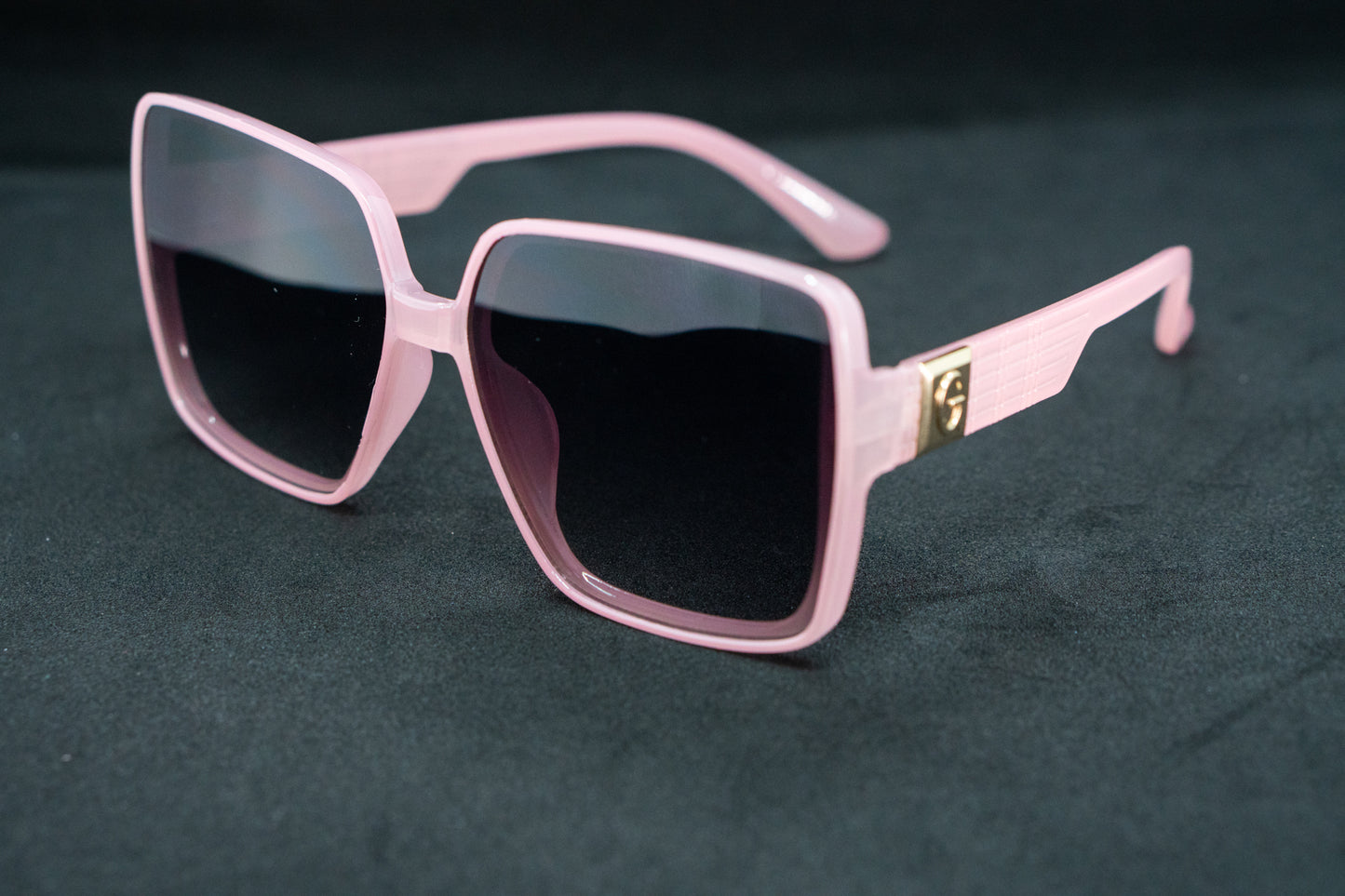 271. Celebrity sunglasses UV400 Retina protected cooling glass