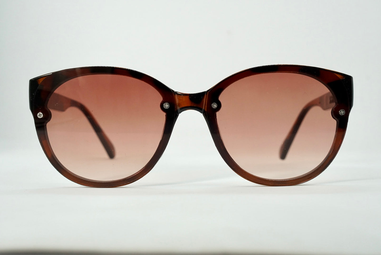 143. Celebrity sunglasses UV400 Retina protected cooling glass