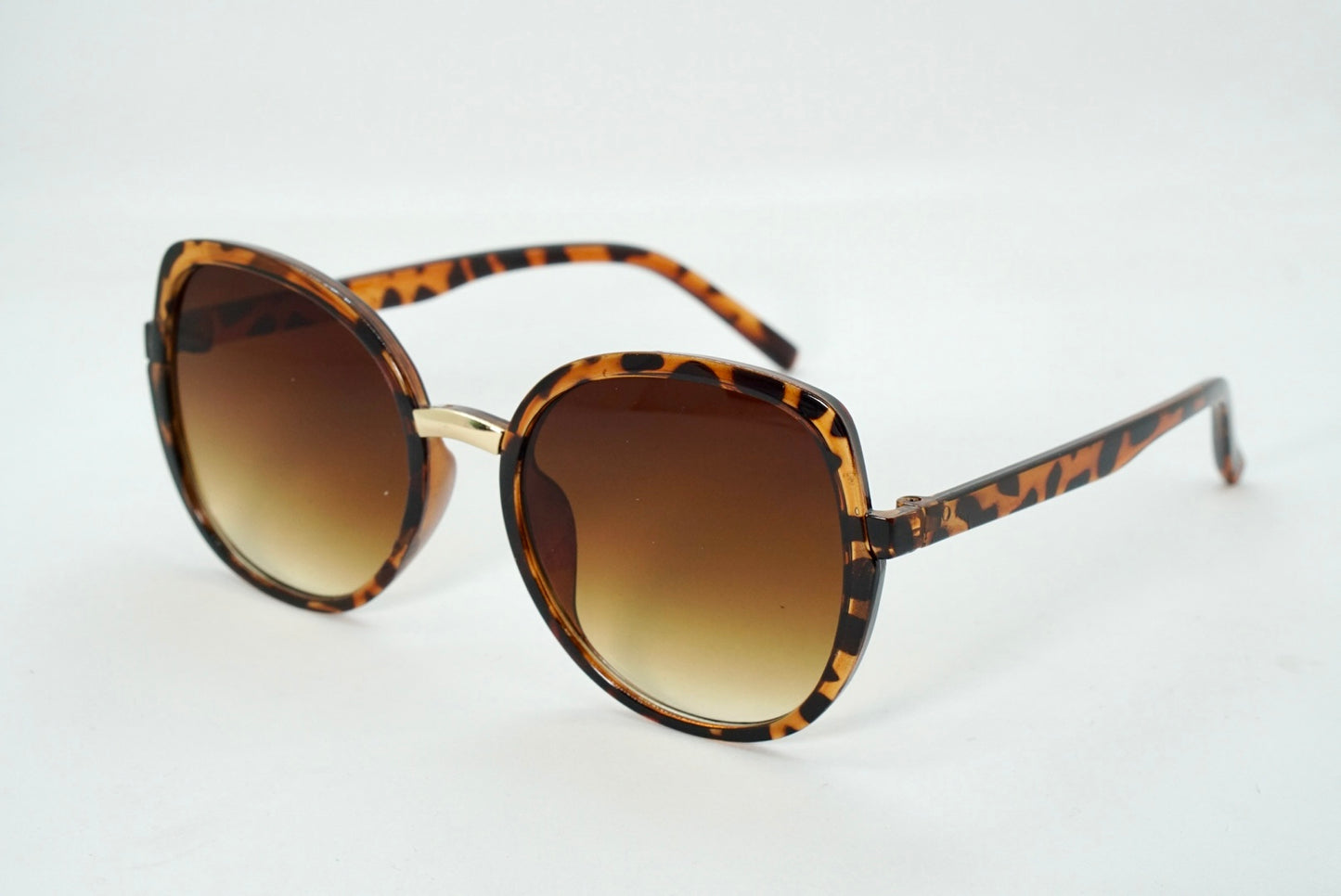 9. Celebrity sunglasses UV400 Retina protected cooling glass