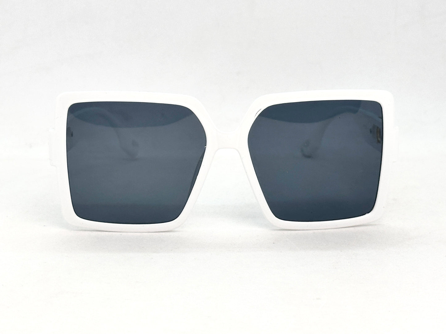 29.Celebrity glass UV400 Retina protected colling glass 8 April