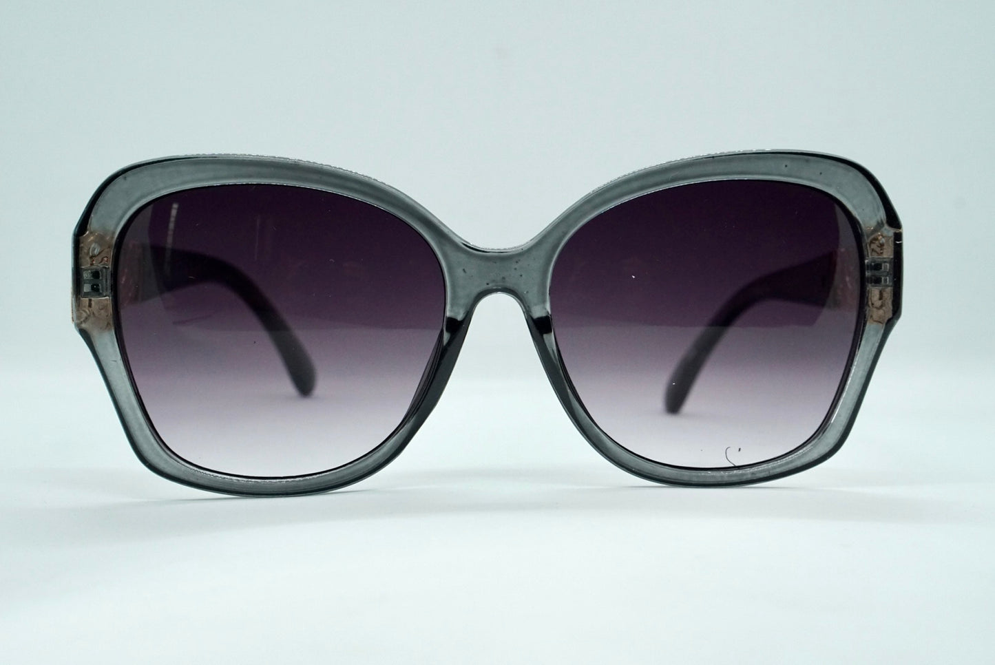 96. Celebrity sunglasses UV400 Retina protected cooling glass