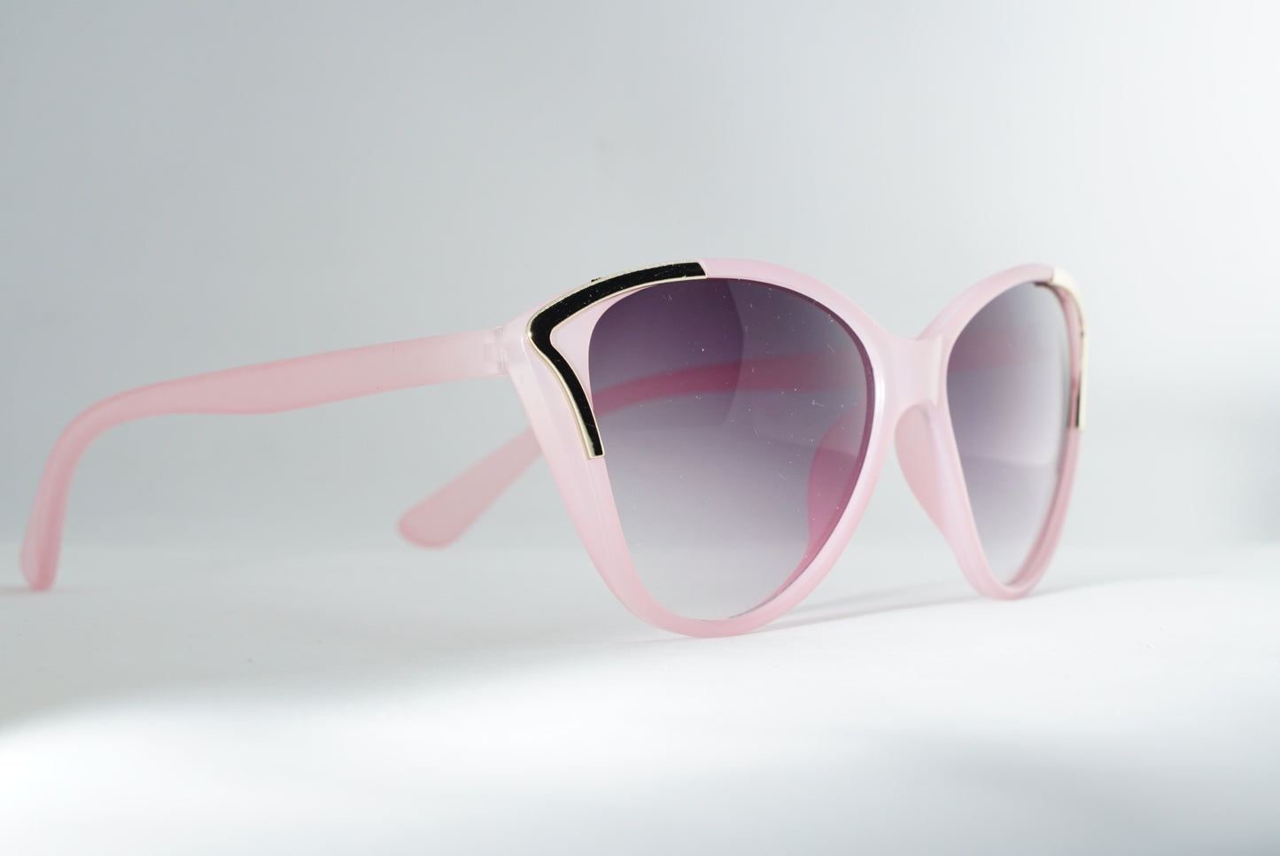 119. Celebrity sunglasses UV400 Retina protected cooling glass