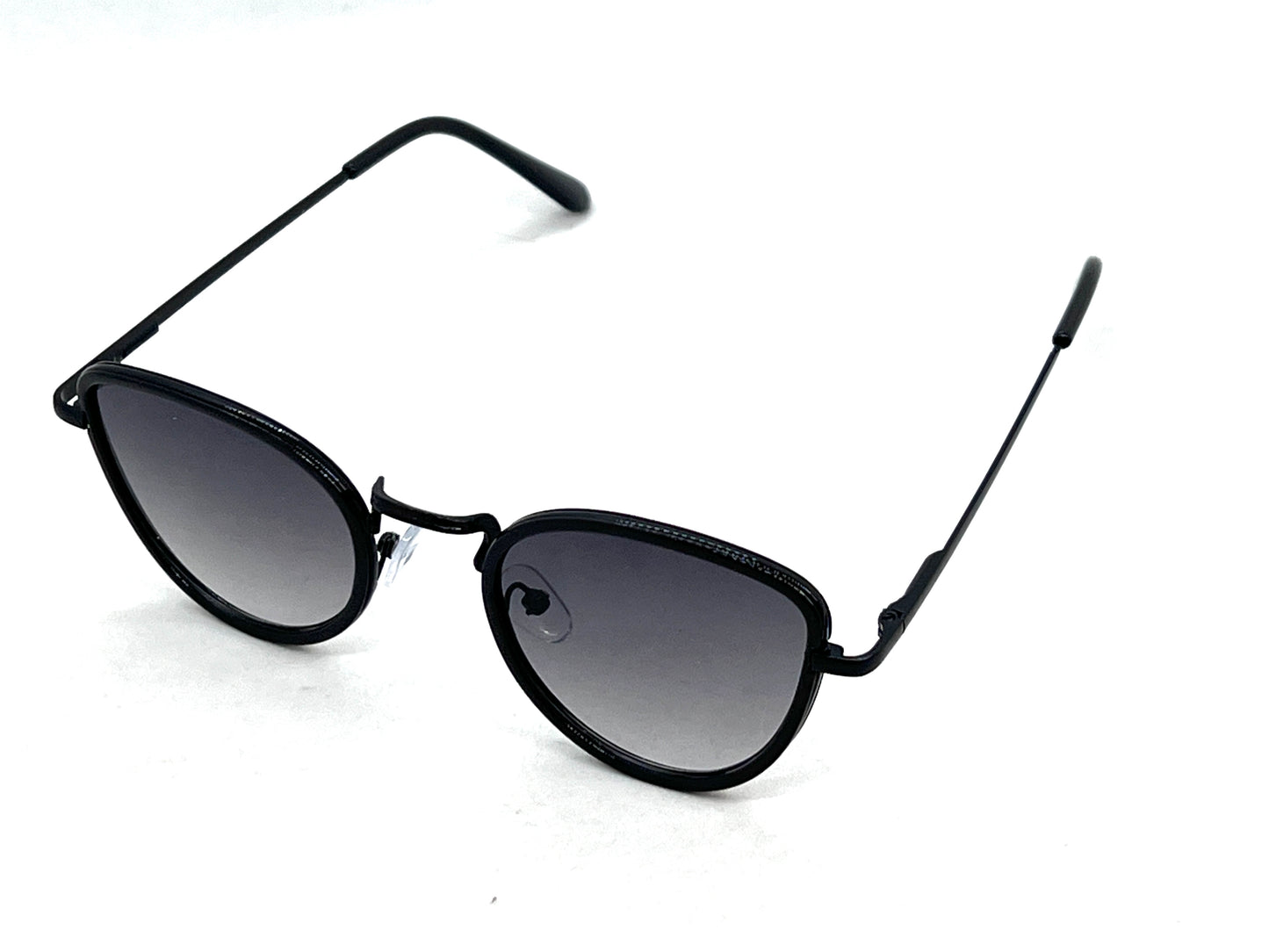 20.Celebrity glass UV400 Retina protected colling glass 5 April