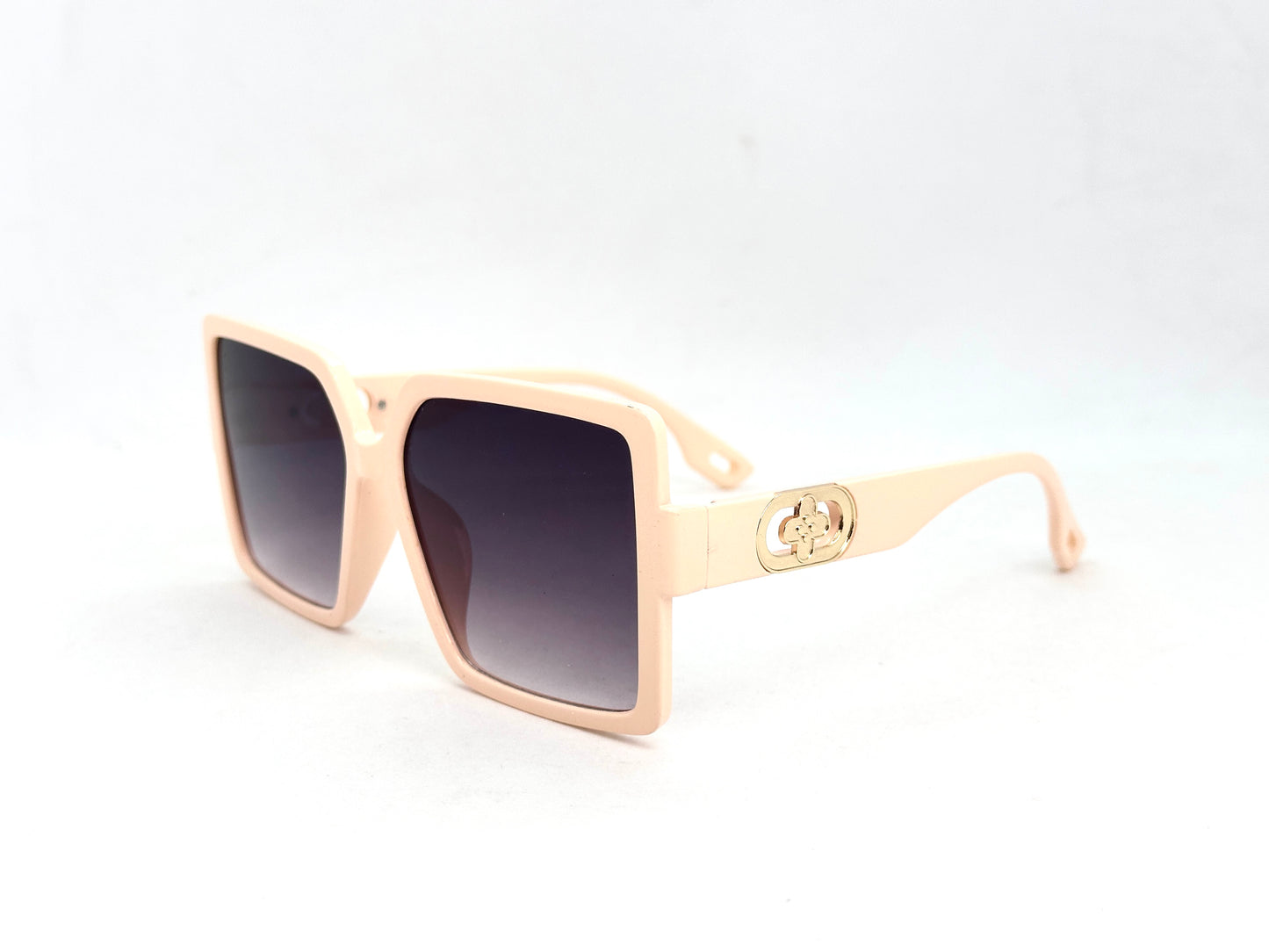 27.Celebrity glass UV400 Retina protected colling glass 8 April