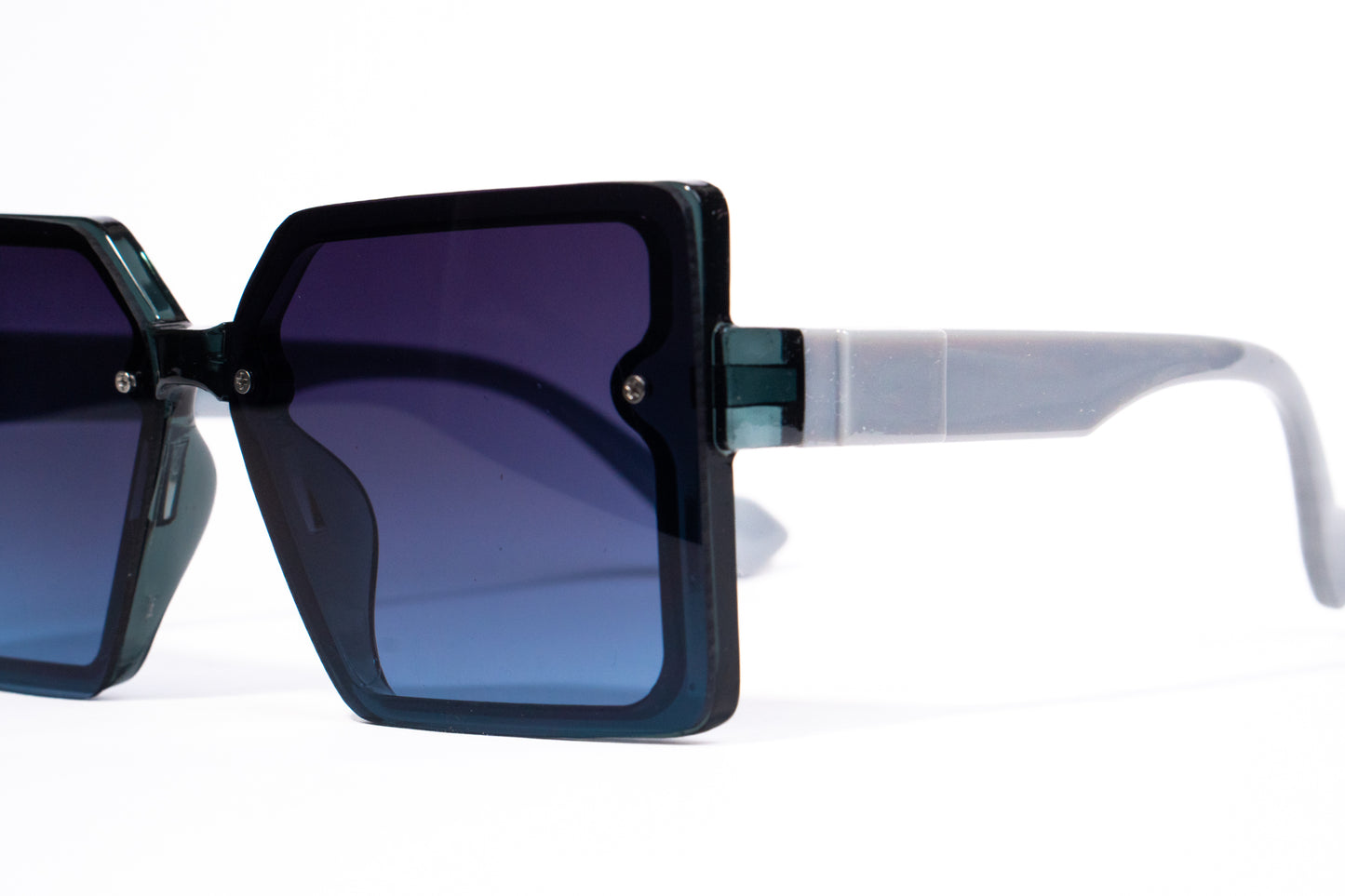 393. Celebrity sunglasses UV400 Retina protected cooling glass