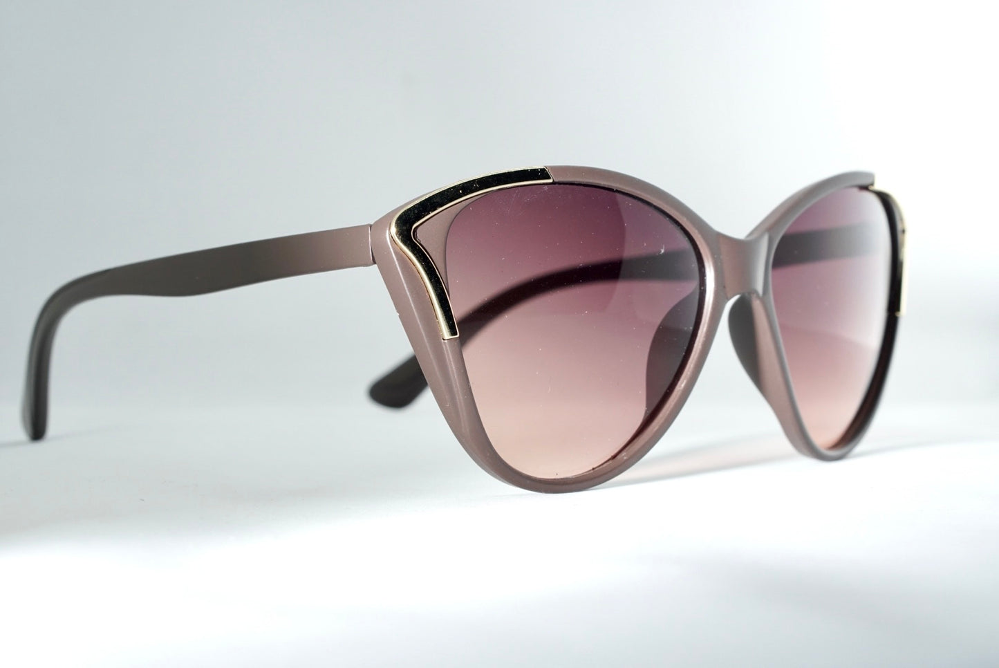 121. Celebrity sunglasses UV400 Retina protected cooling glass