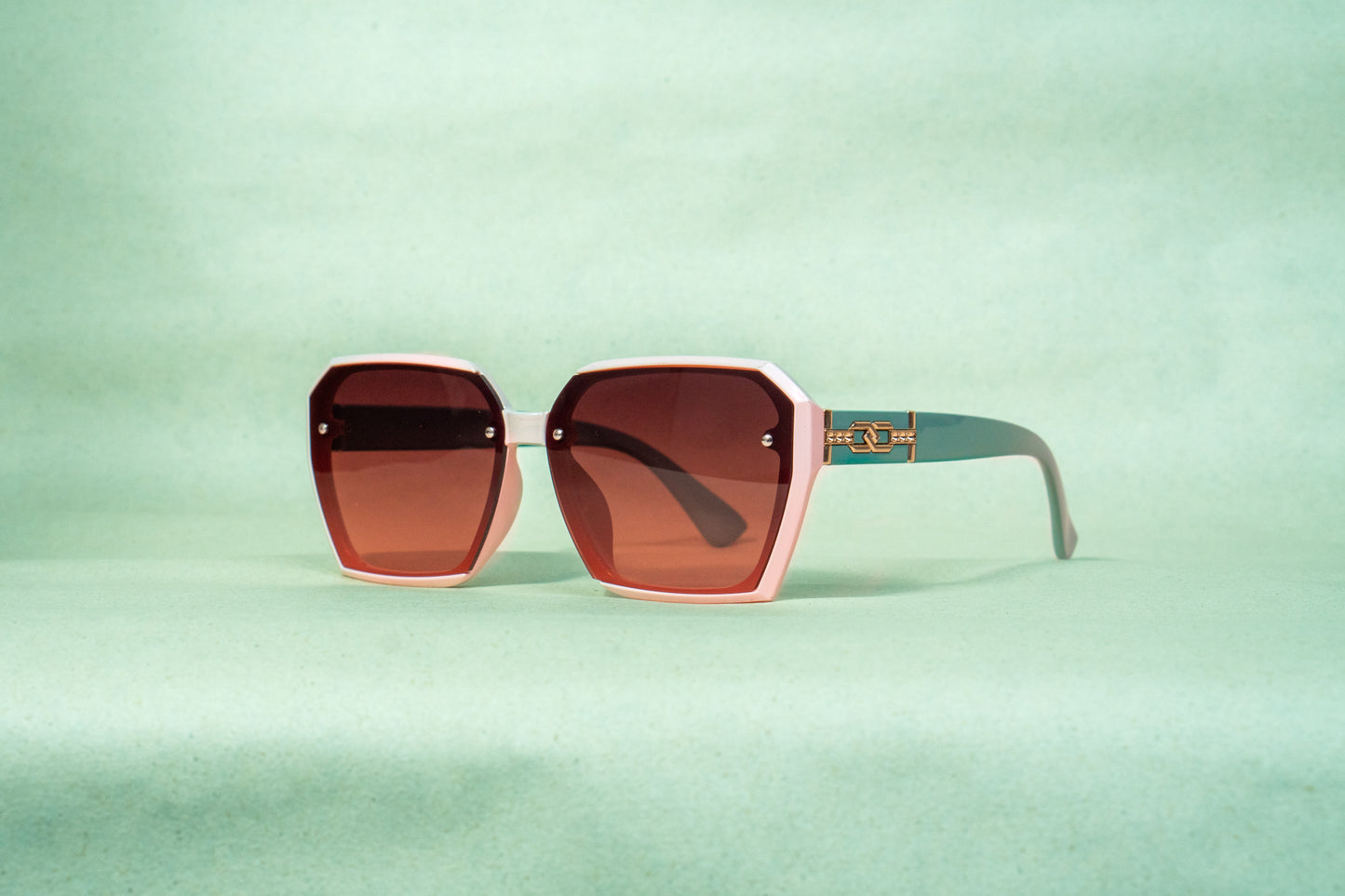 377. Celebrity sunglasses UV400 Retina protected cooling glass