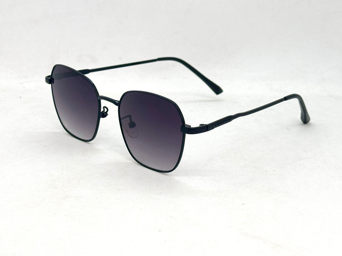 19.Celebrity glass UV400 Retina protected colling glass 10 April