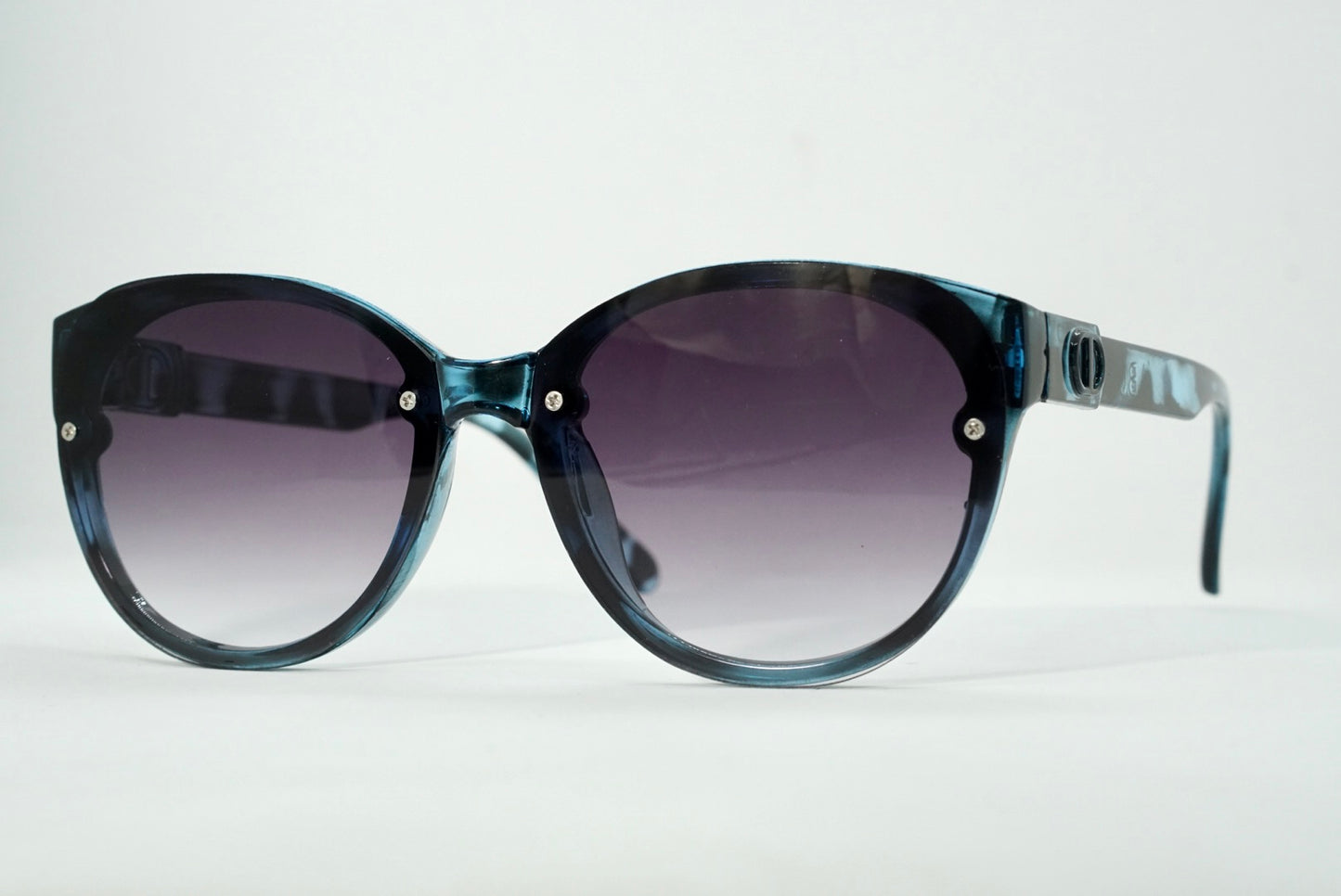 141. Celebrity sunglasses UV400 Retina protected cooling glass