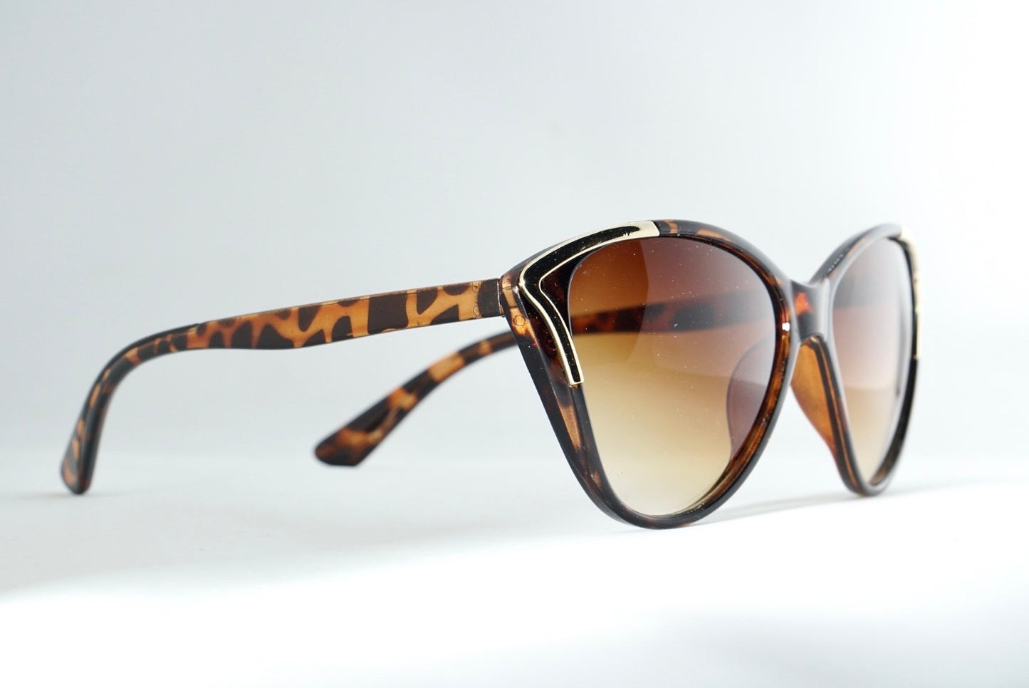 118. Celebrity sunglasses UV400 Retina protected cooling glass