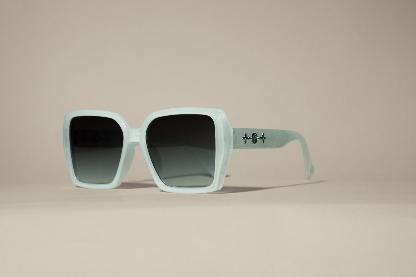 412. Celebrity sunglasses UV400 Retina protected cooling glass