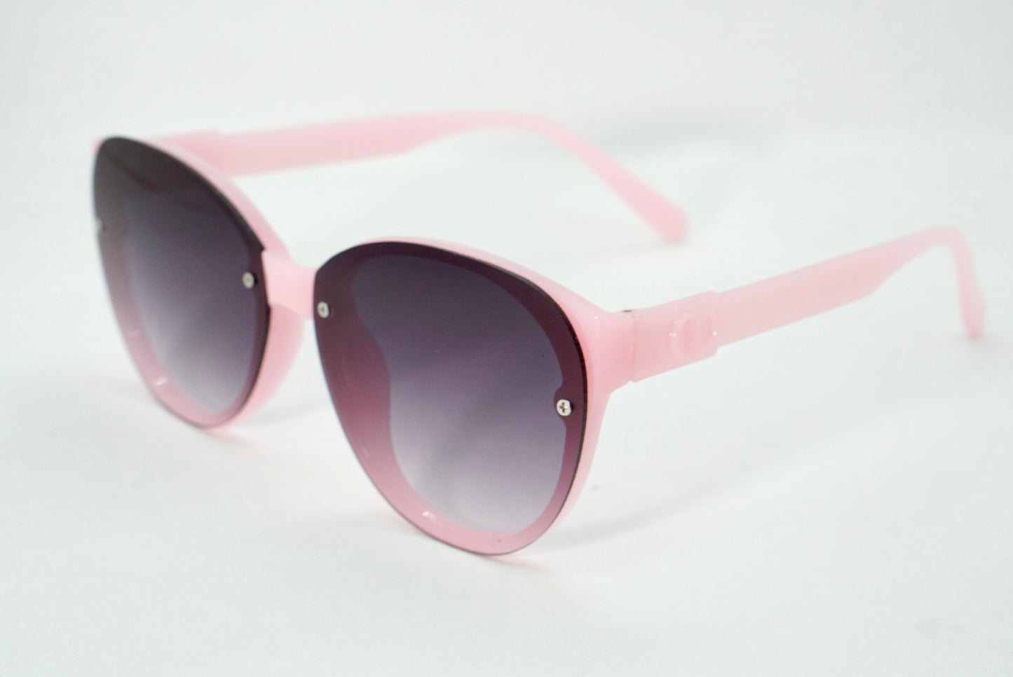 144. Celebrity sunglasses UV400 Retina protected cooling glass