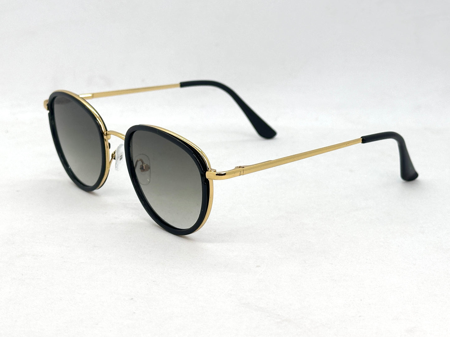 14.Celebrity glass UV400 Retina protected colling glass 11 April