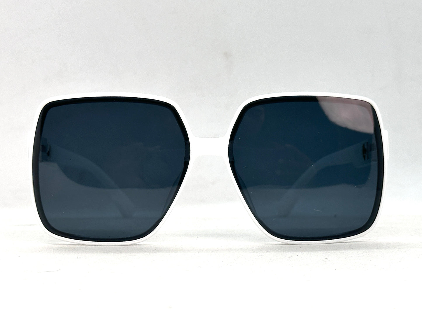 29.Celebrity glass UV400 Retina protected colling glass 6 April