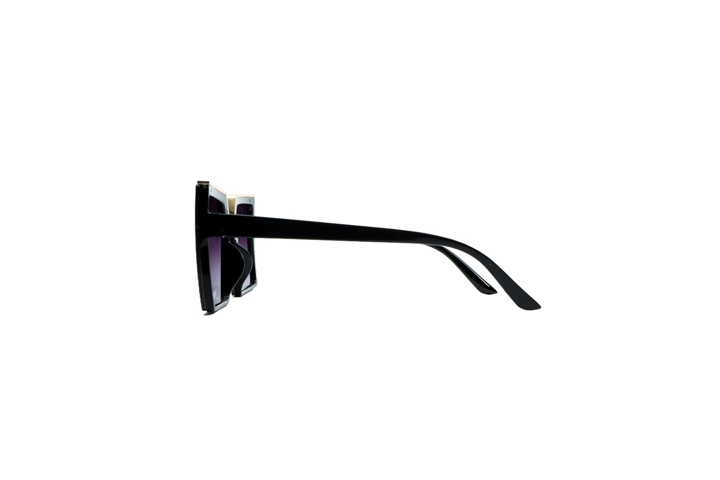 Q97. Premium bold black sunglass UV400 Retina protected cooling glass