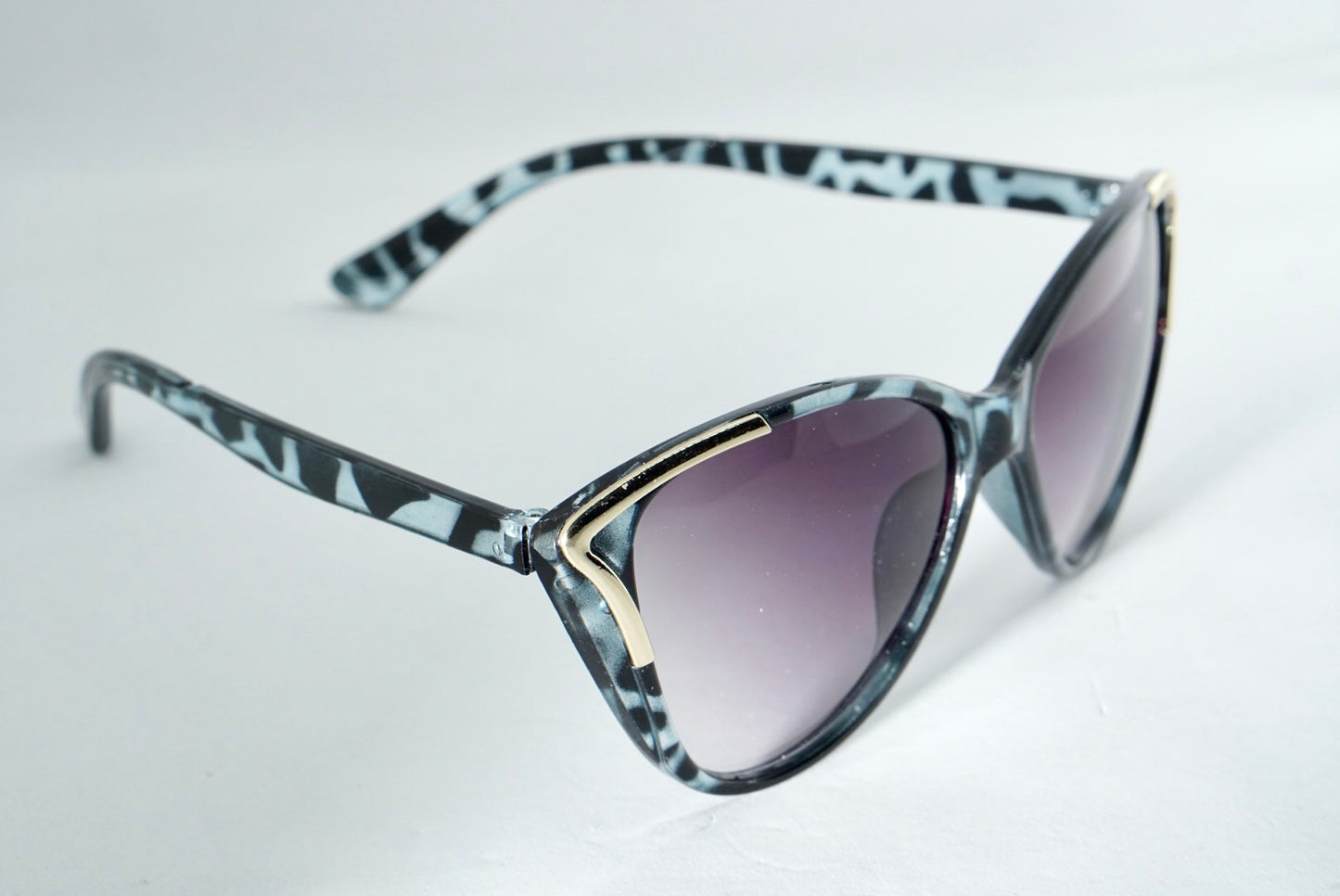 120. Celebrity sunglasses UV400 Retina protected cooling glass