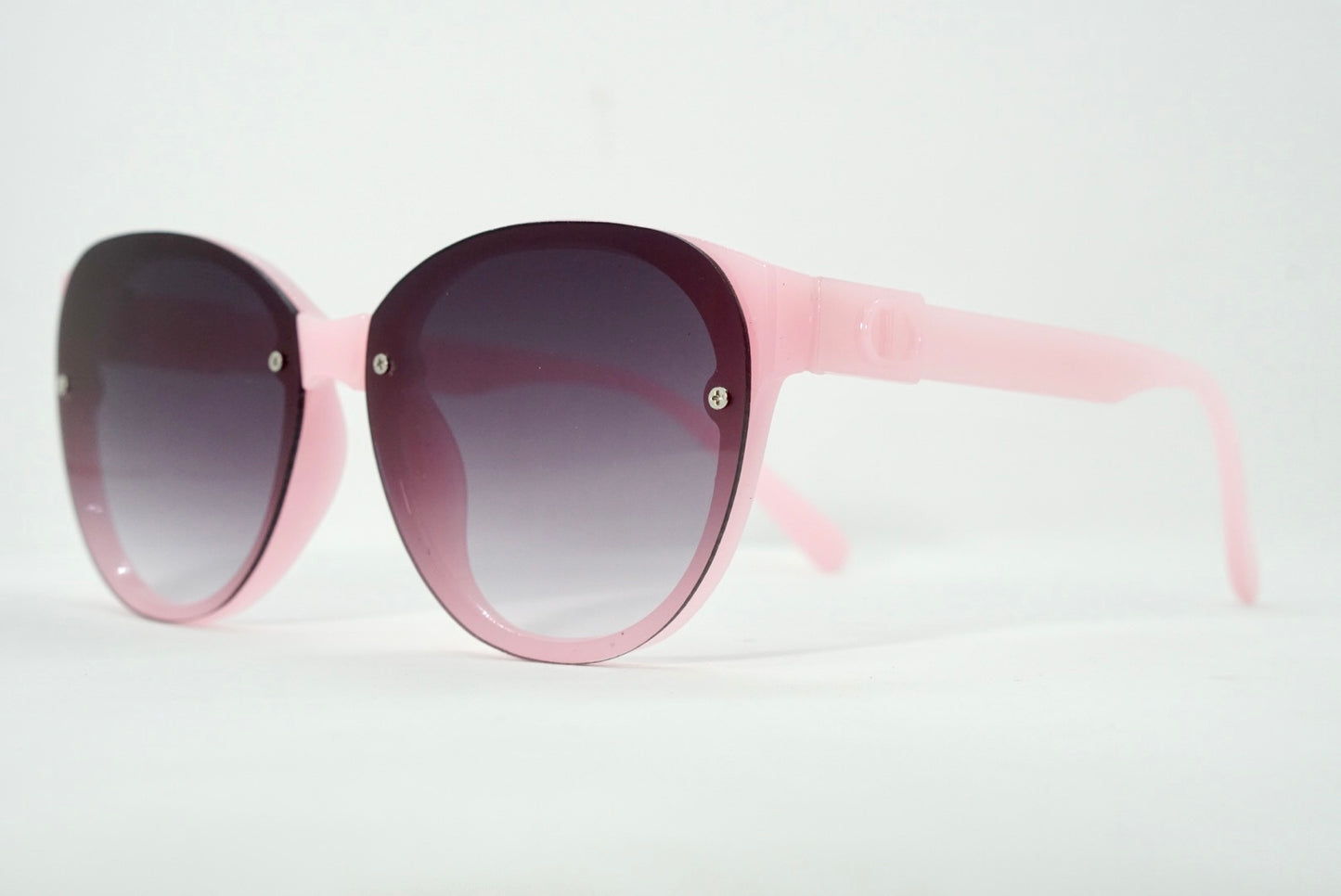 144. Celebrity sunglasses UV400 Retina protected cooling glass