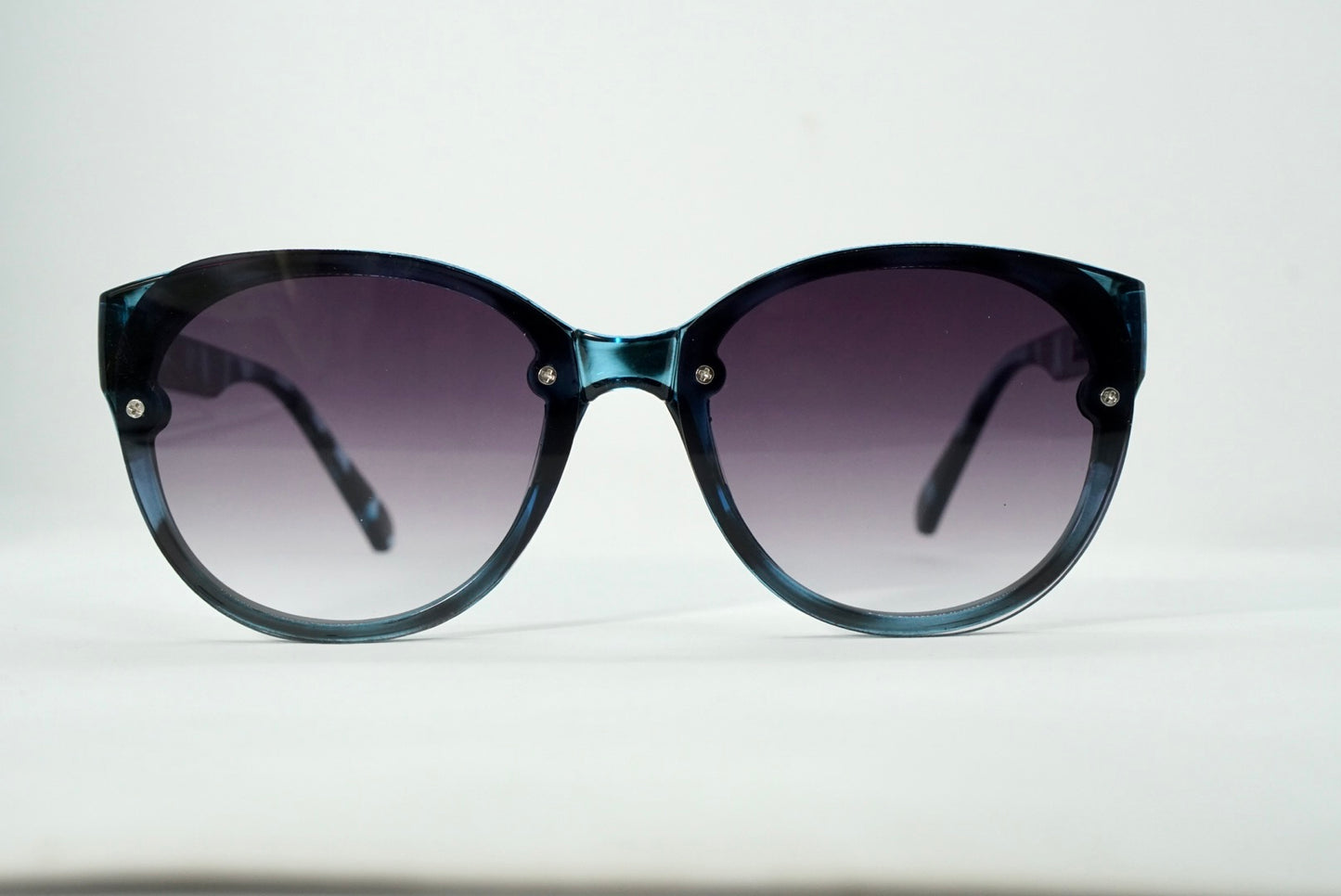 141. Celebrity sunglasses UV400 Retina protected cooling glass