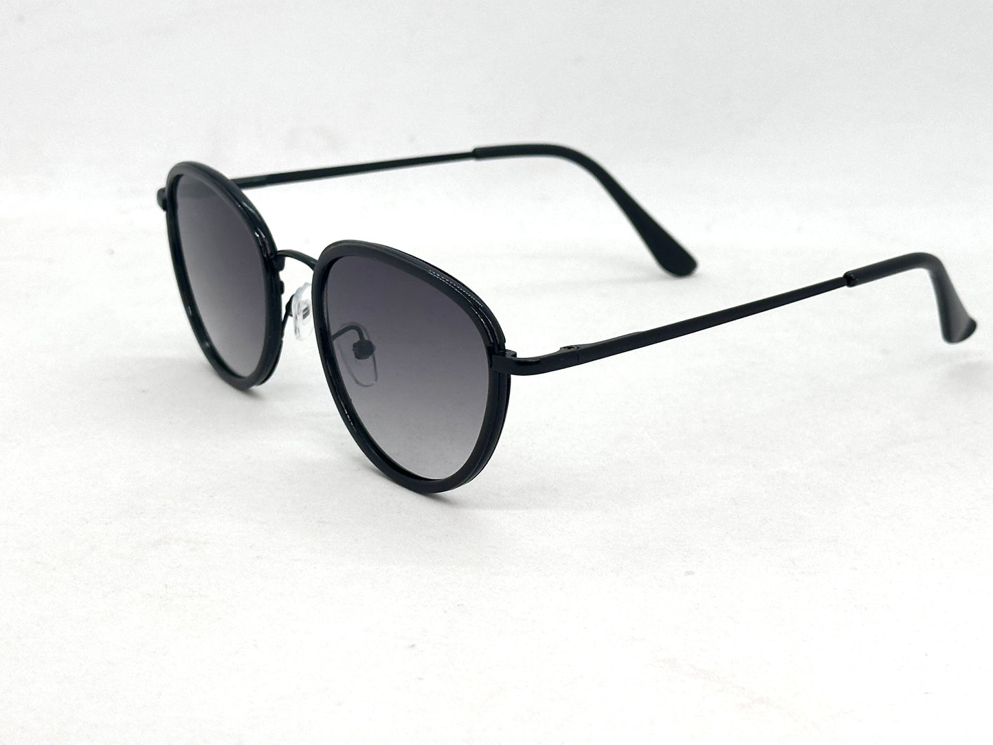 13.Celebrity glass UV400 Retina protected colling glass 11 April