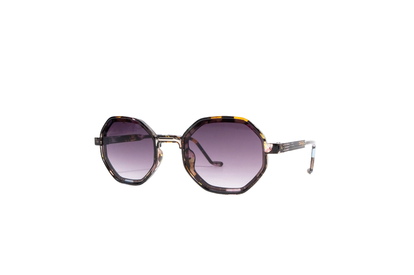 Q717J. Celebrity sunglasses UV400 Retina protected cooling glass