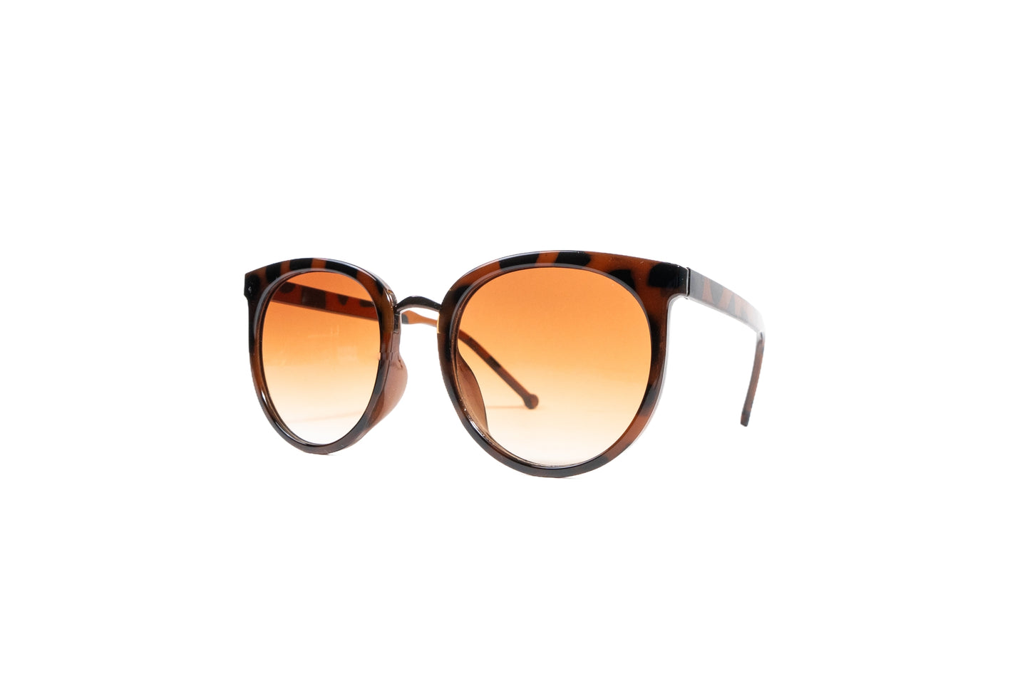 Q561G. Celebrity sunglasses UV400 Retina protected cooling glass