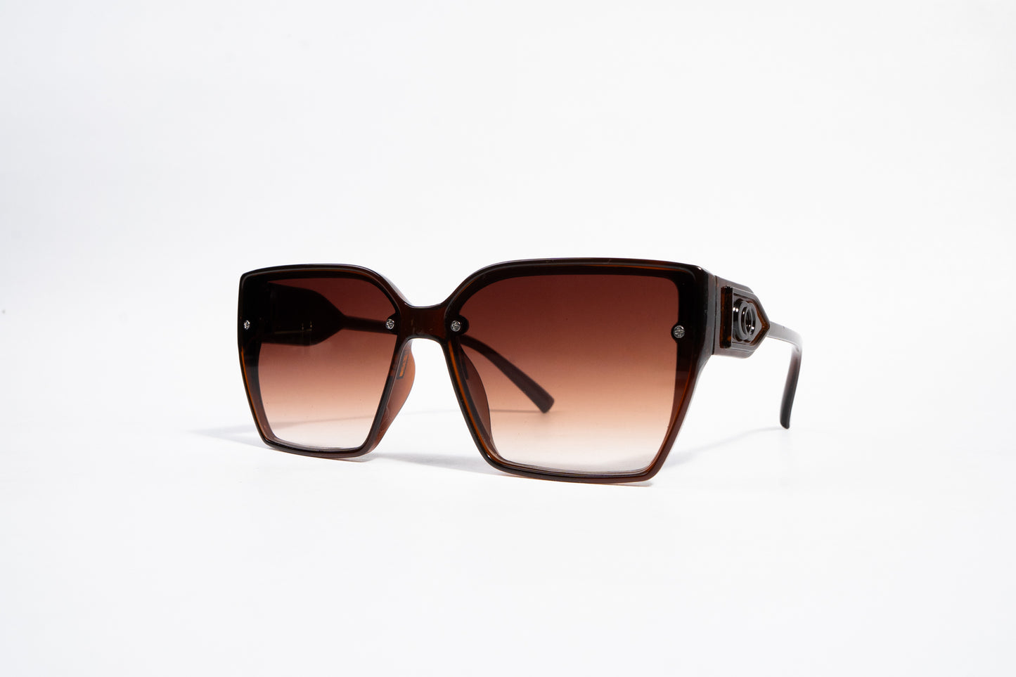 Q716E.  Celebrity sunglasses UV400 Retina protected cooling glass