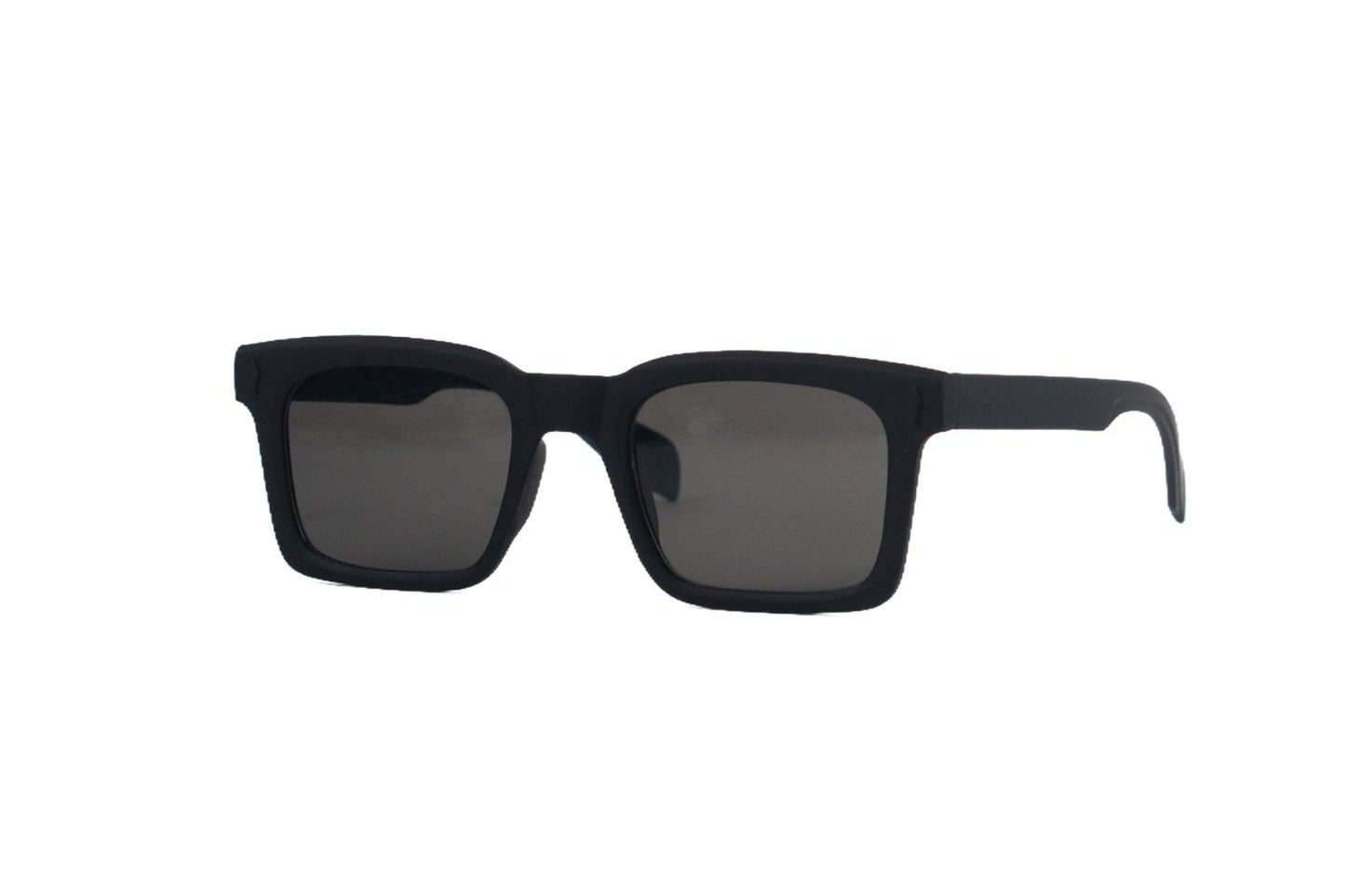 K382B. Men’s Celebrity sunglass UV400 Retina protected cooling glass