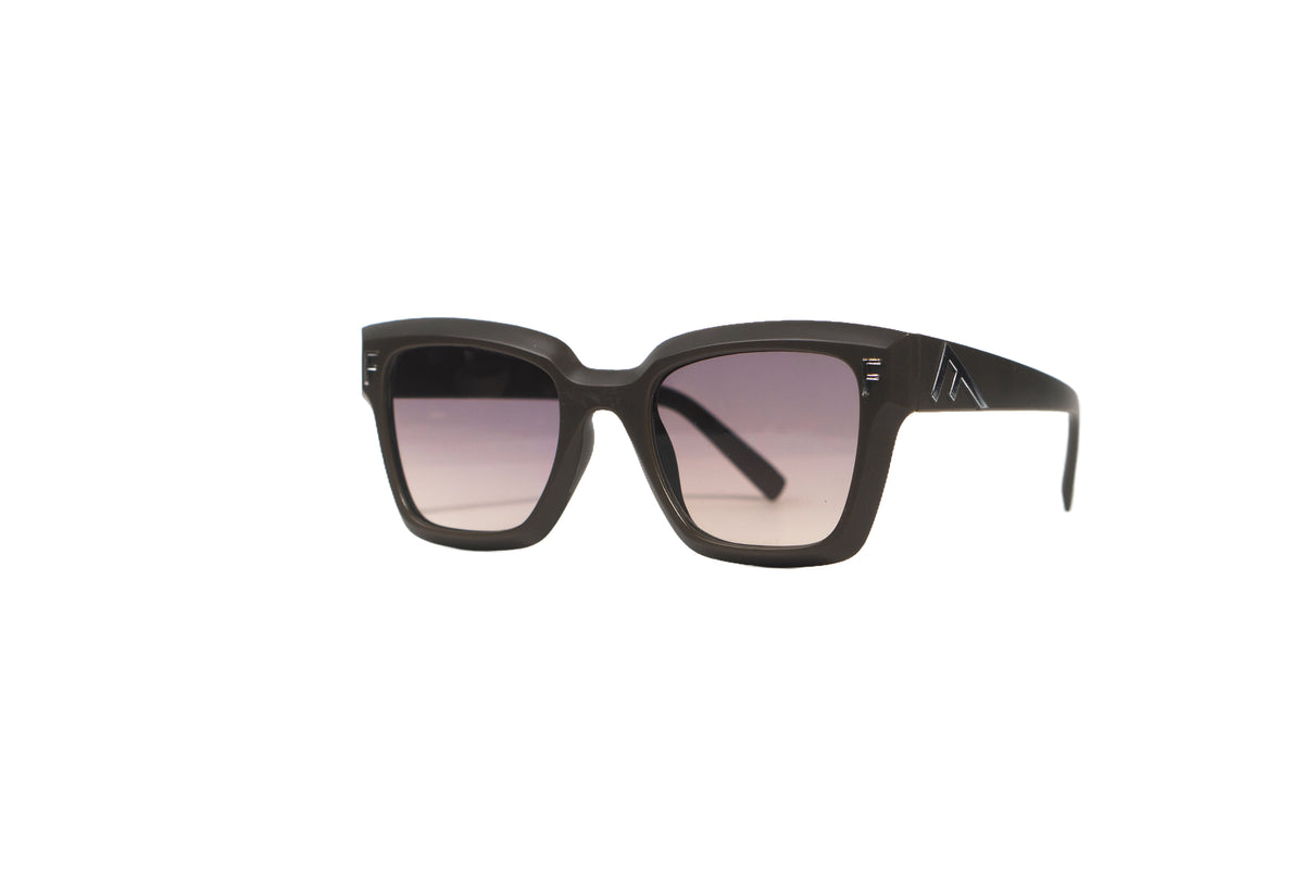 Q179G. Celebrity sunglasses UV400 Retina protected cooling glass