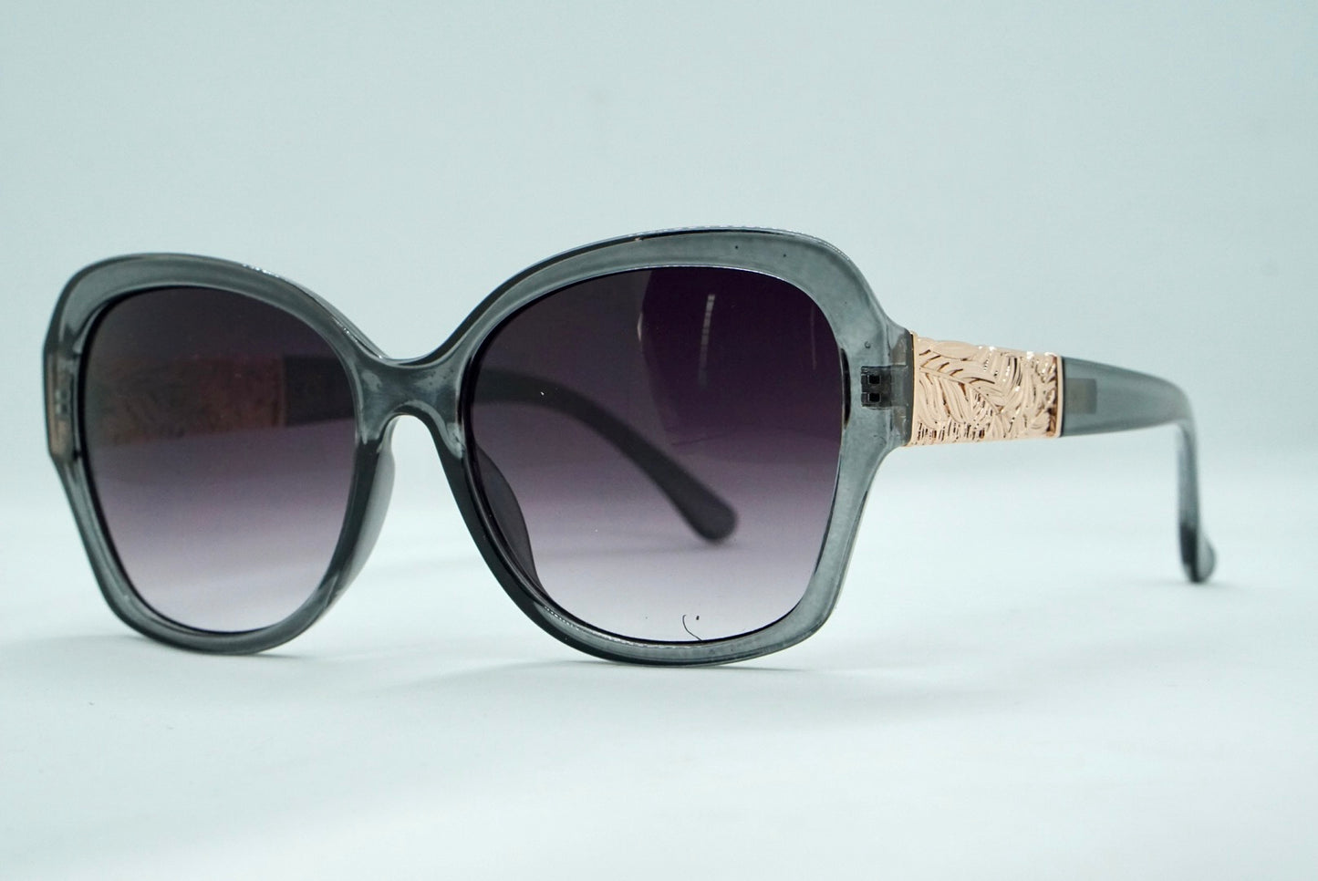 96. Celebrity sunglasses UV400 Retina protected cooling glass