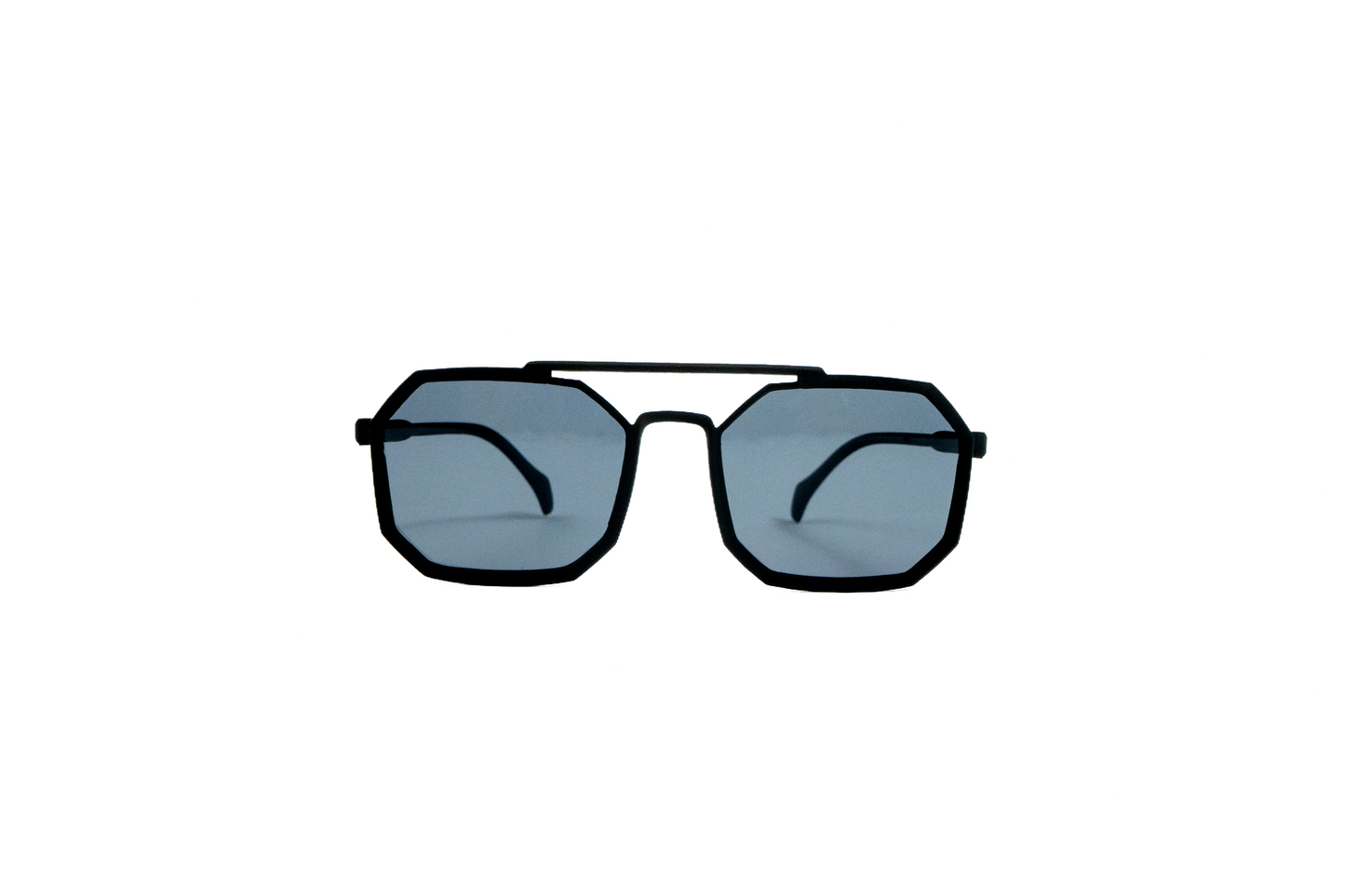K145d. Men’s Celebrity sunglass UV400 Retina protected cooling glass
